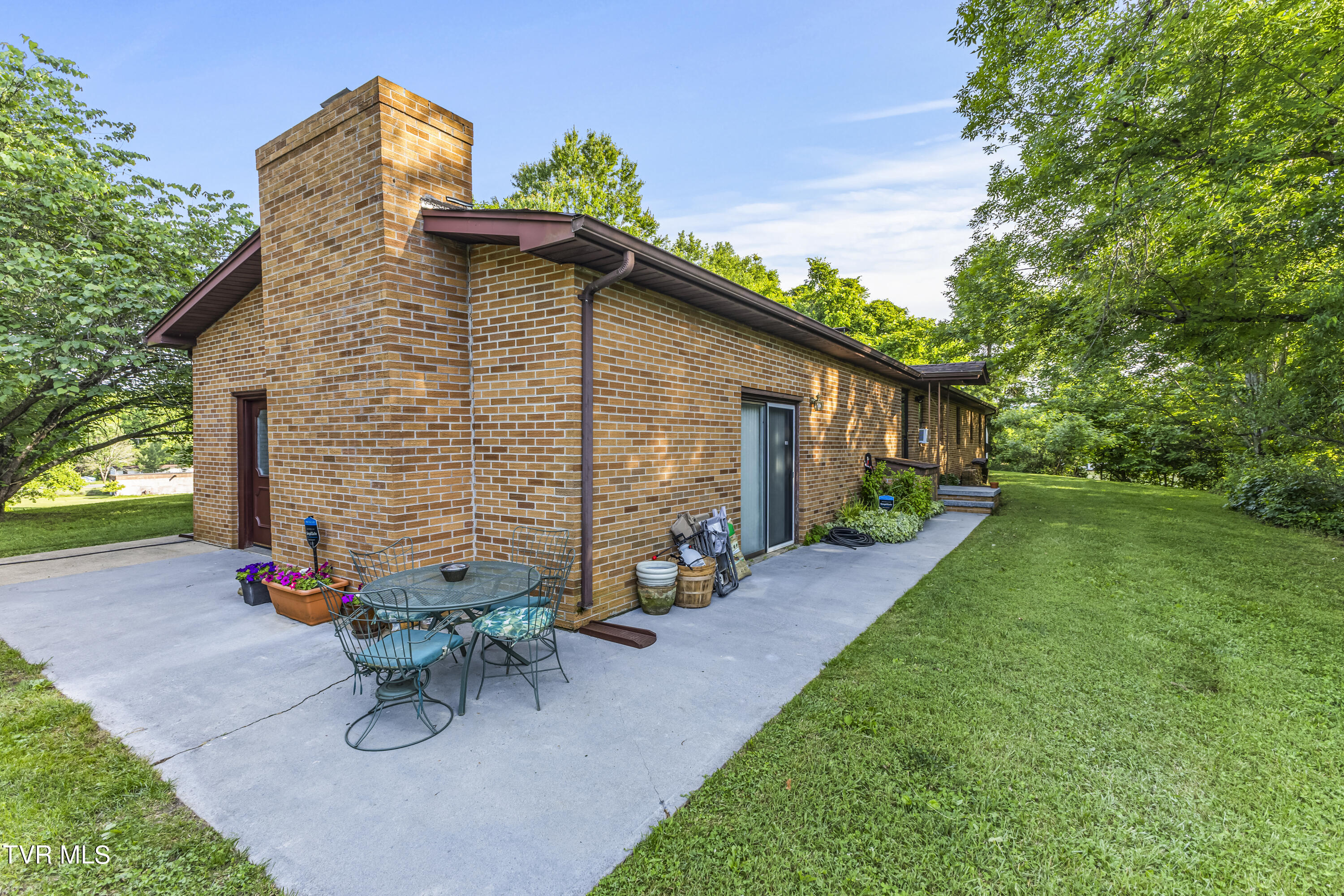Jonesborough, Tennessee, 37659, United States, 3 Bedrooms Bedrooms, ,3 BathroomsBathrooms,Residential,For Sale,1888653