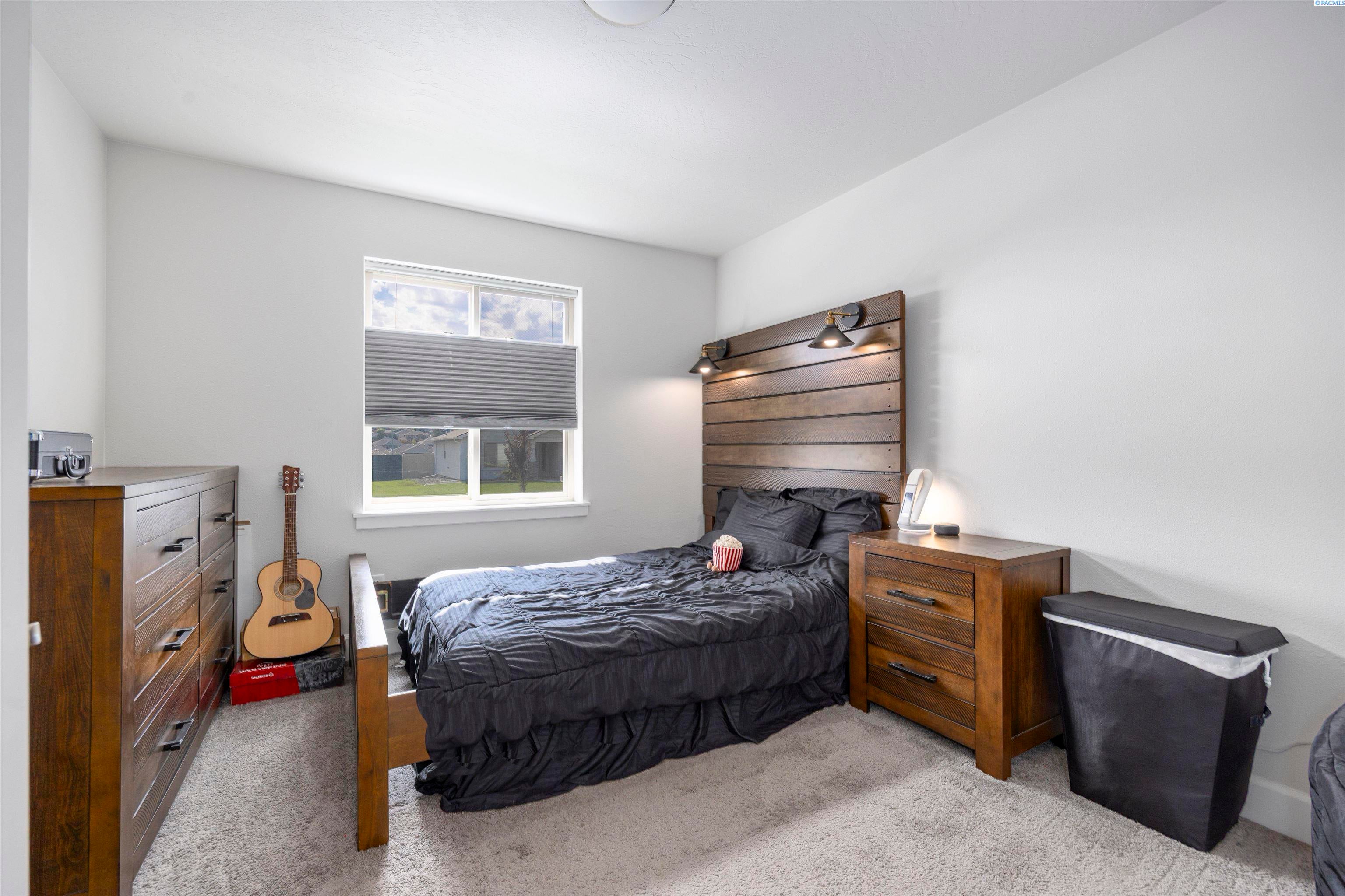 Kennewick, Washington, 99338, United States, 3 Bedrooms Bedrooms, ,2 BathroomsBathrooms,Residential,For Sale,1943089
