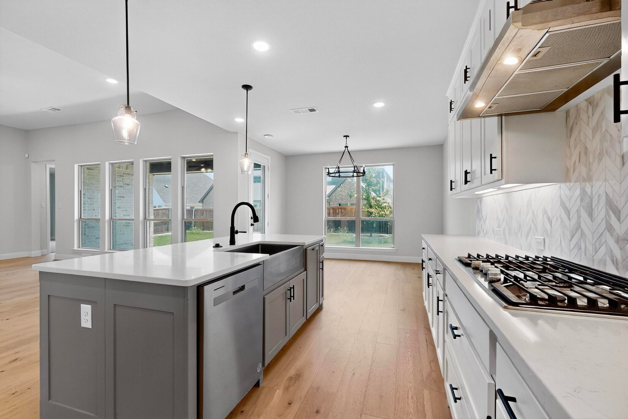 Mansfield, Texas, 76063, United States, 4 Bedrooms Bedrooms, ,4 BathroomsBathrooms,Residential,For Sale,1992597