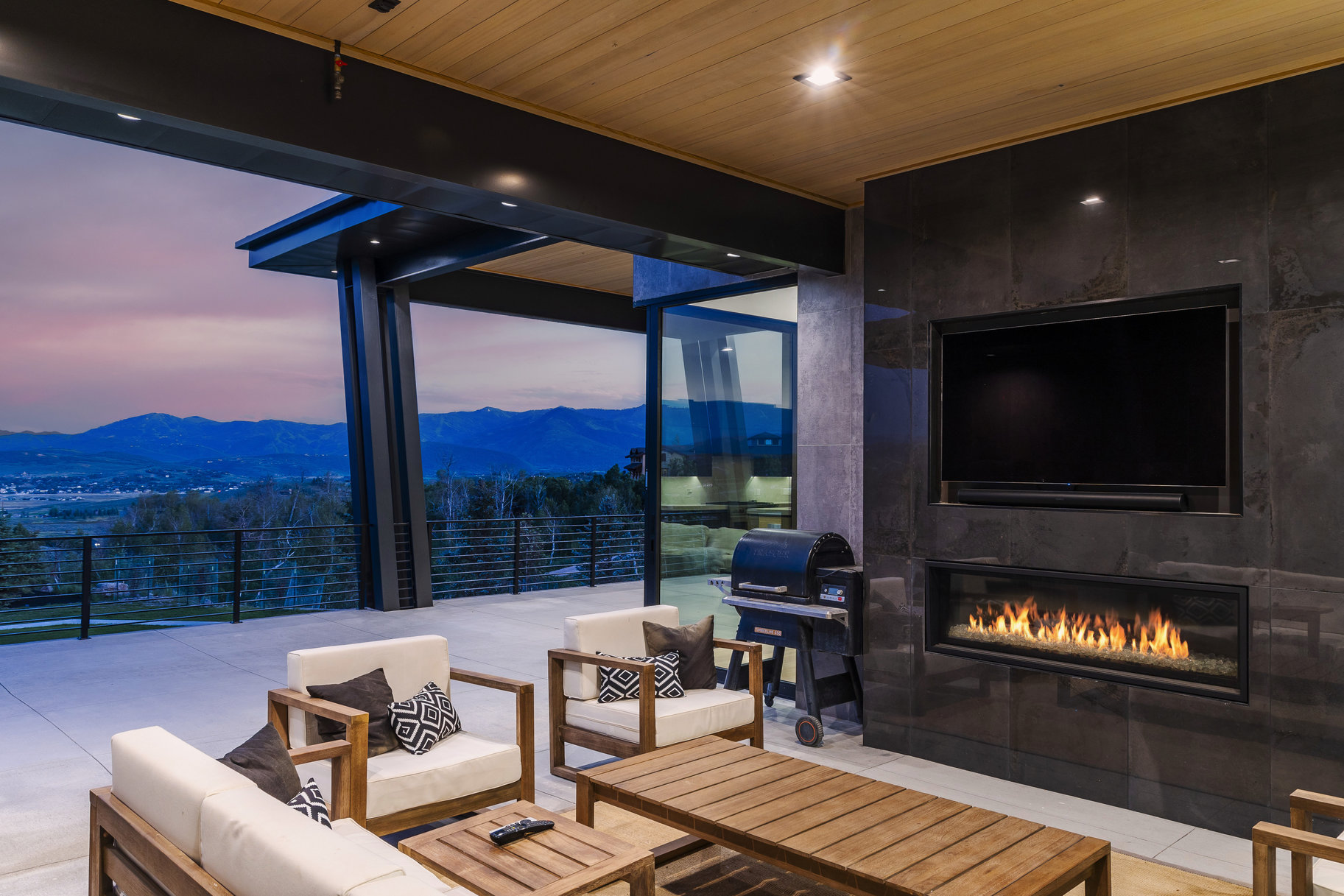  A RARE MODERN MOUNTAIN ESTATE WITH AN EXTRAORDINARY EQUESTRIAN FACILITY - 物件實景