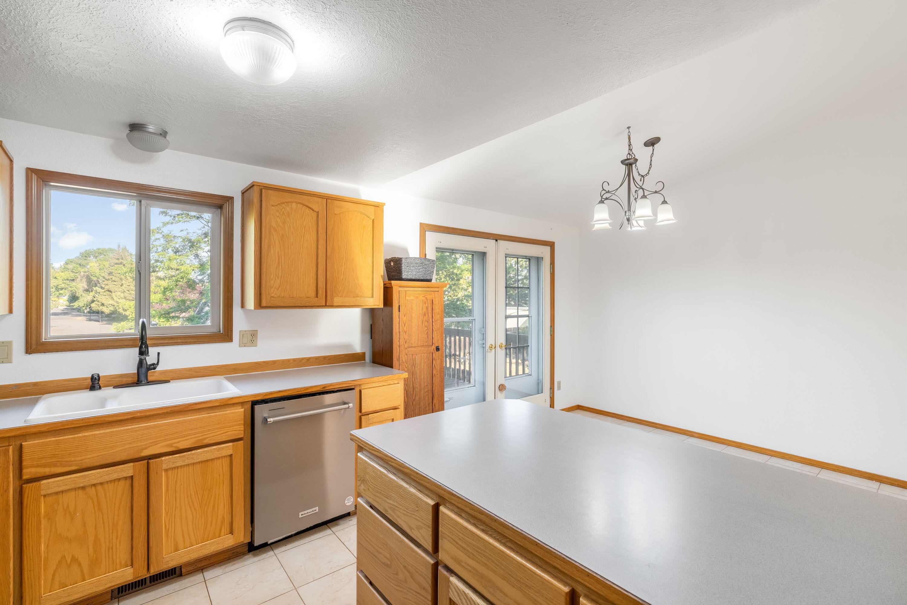Bend, Oregon, 97701, United States, 3 Bedrooms Bedrooms, ,3 BathroomsBathrooms,Residential,For Sale,1889882