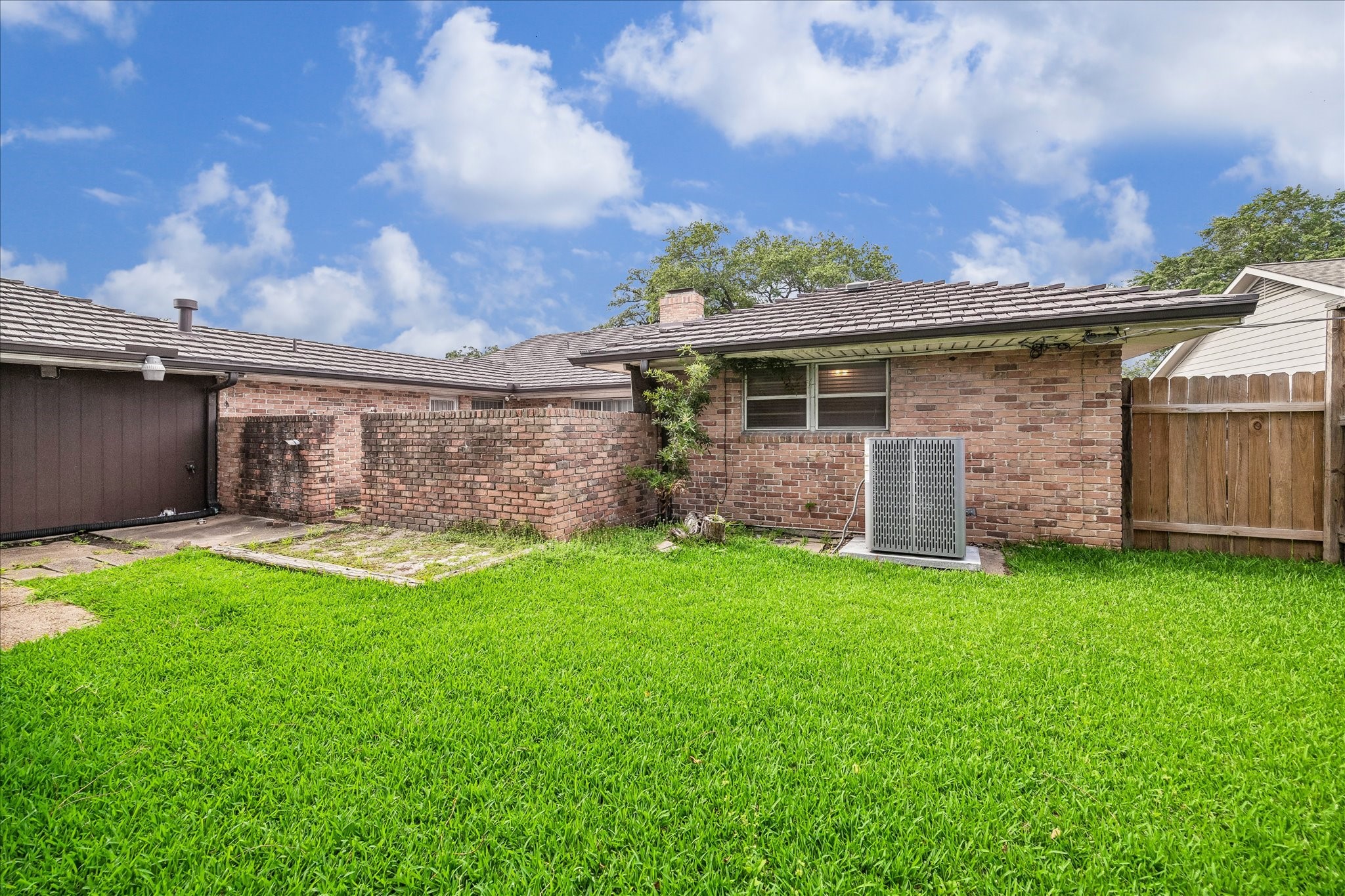 3715 Woodvalley Drive - 物件實景