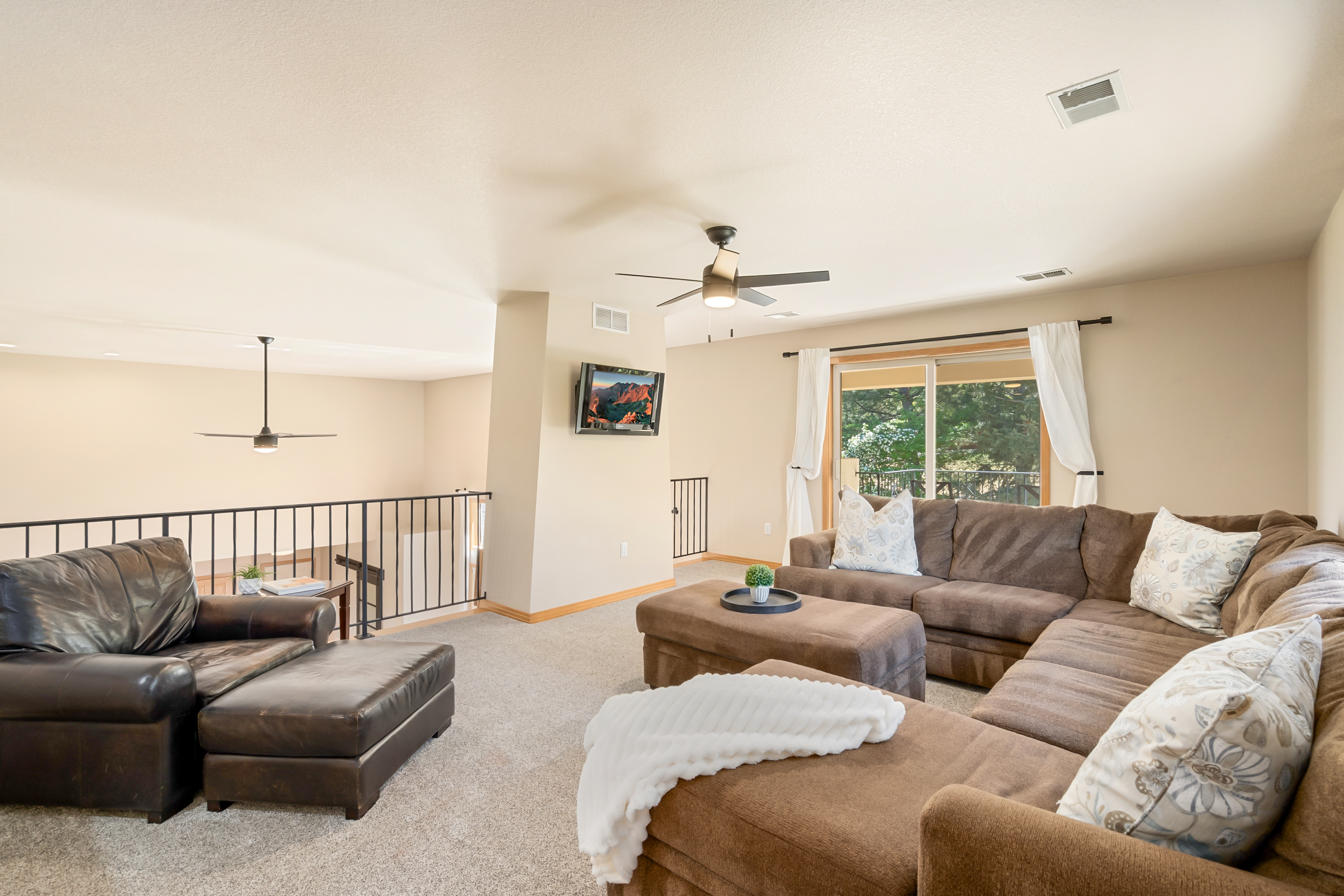  Luxuriously Renovated Home Overlooking Hole 15 of the Ptarmigan Country Club - 物件實景