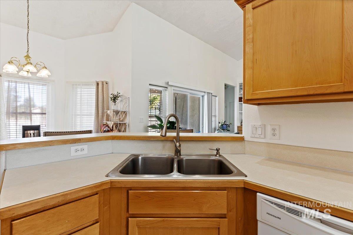Nampa, Idaho, 83686-8635, United States, 4 Bedrooms Bedrooms, ,4 BathroomsBathrooms,Residential,For Sale,1907739