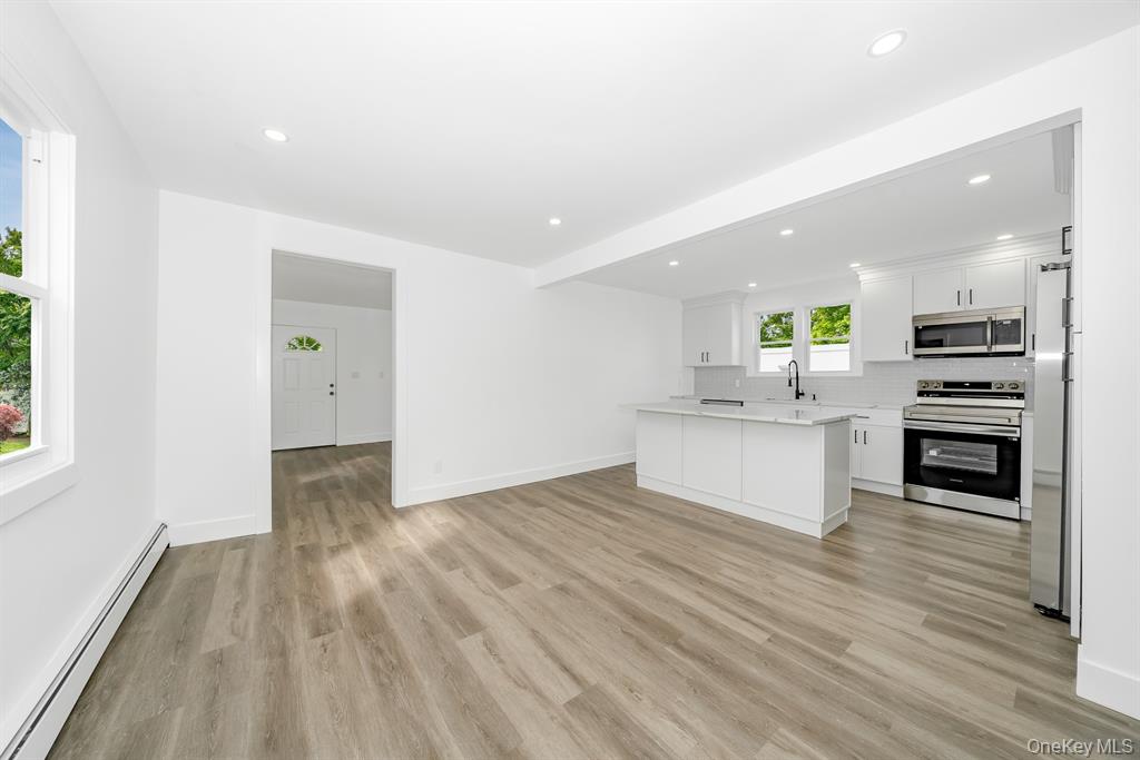 West Babylon, New York, 1704, United States, 3 Bedrooms Bedrooms, ,2 BathroomsBathrooms,Residential,For Sale,1950805