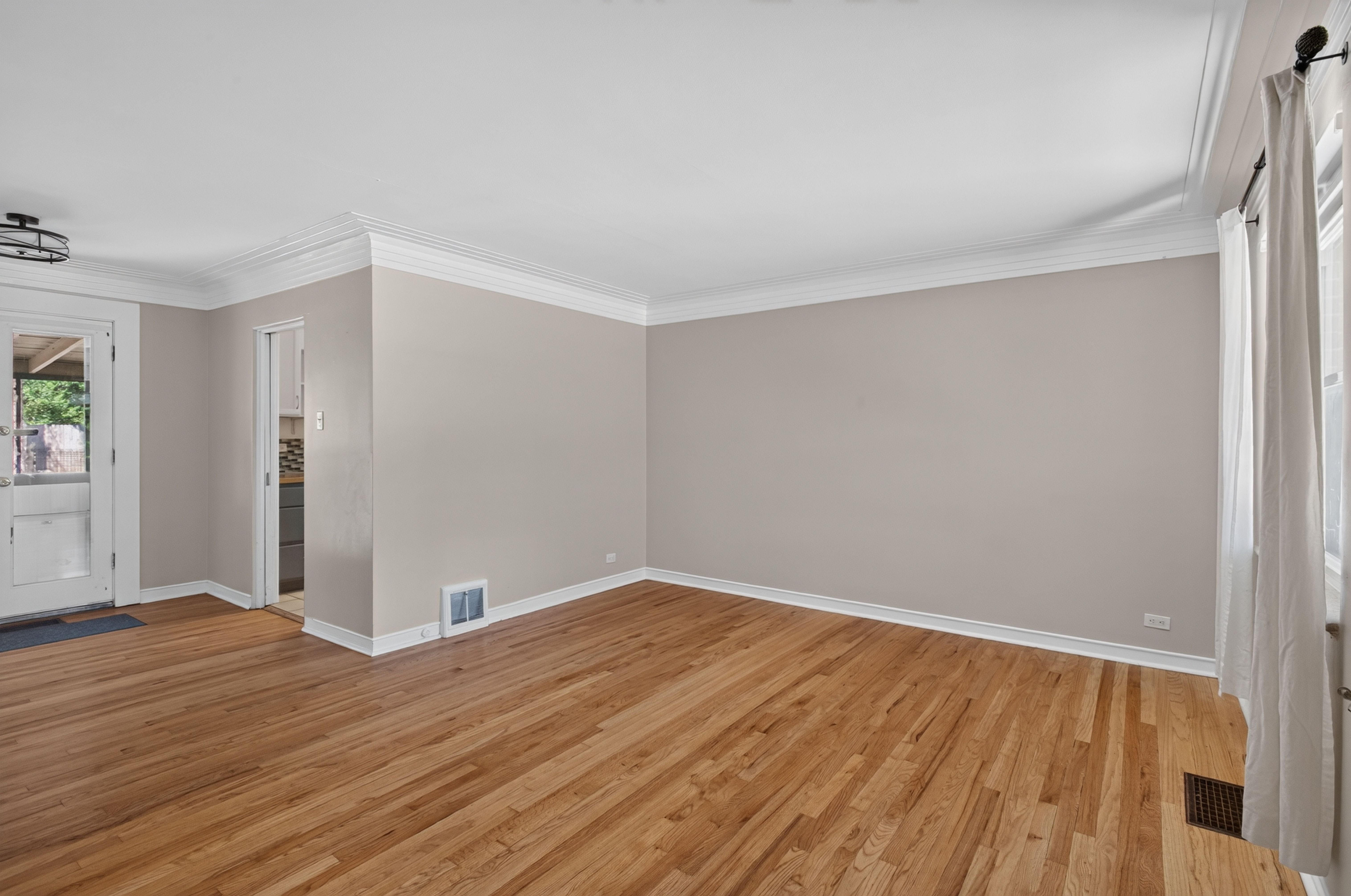  Charming Mayfair Home with Private Backyard Patio & Tree-Lined Charm - 物件實景