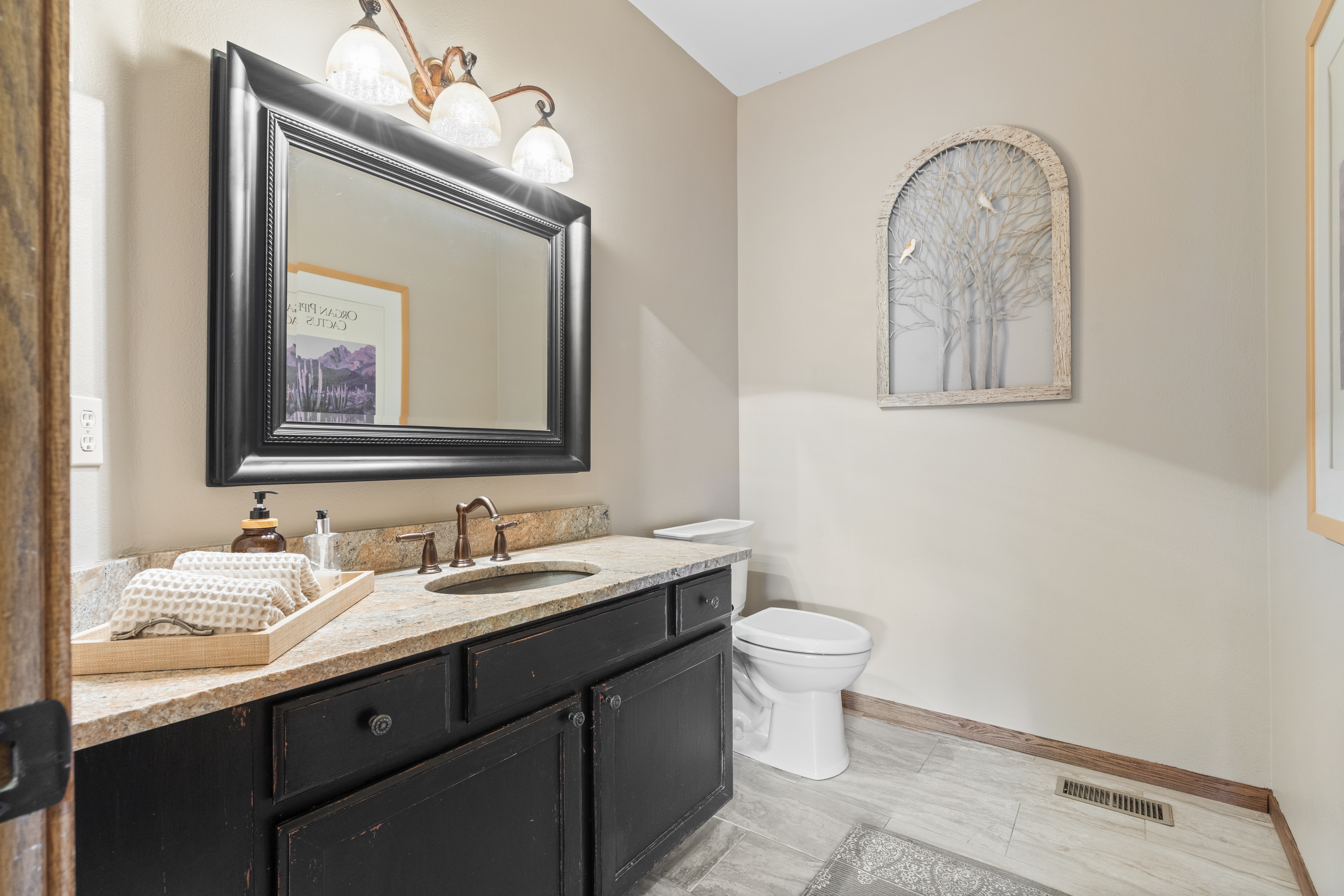  Set on 10+ private acres in the sought-after Ruby Ranch enclave - 物件實景