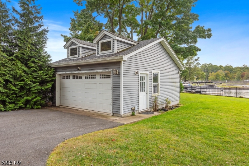Roxbury Twp., New Jersey, 07850, United States, 3 Bedrooms Bedrooms, ,2 BathroomsBathrooms,Residential,For Sale,1947075