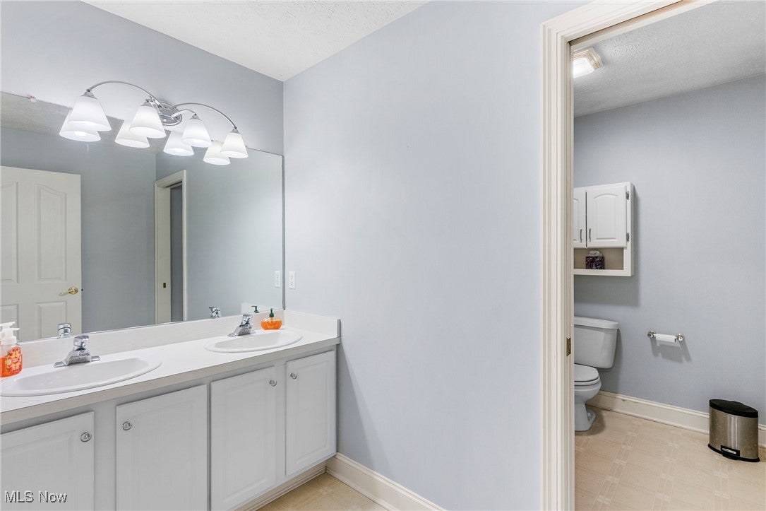 Chardon, Ohio, 44024, United States, 4 Bedrooms Bedrooms, ,5 BathroomsBathrooms,Residential,For Sale,1985731