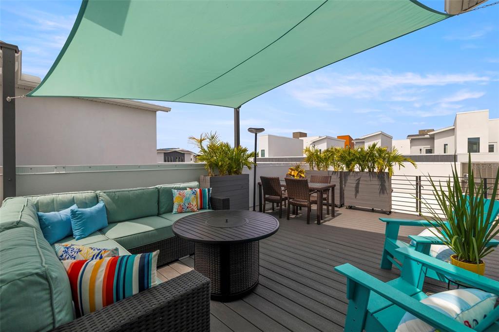 St Petersburg, Florida, 33701, United States, 2 Bedrooms Bedrooms, ,3 BathroomsBathrooms,Residential,For Sale,1994589