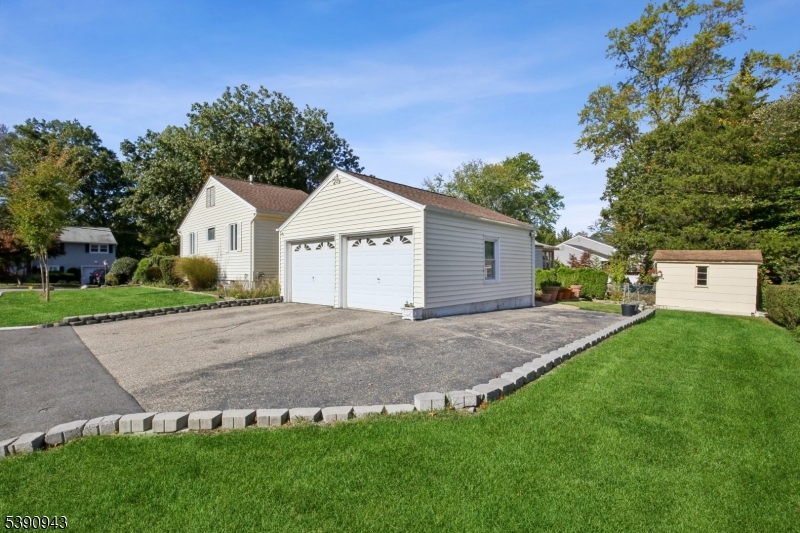 West Orange Twp., New Jersey, 07052, United States, 2 Bedrooms Bedrooms, ,2 BathroomsBathrooms,Residential,For Sale,1969241