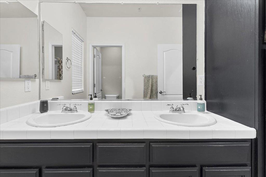 King City, California, 93930, United States, 4 Bedrooms Bedrooms, ,3 BathroomsBathrooms,Residential,For Sale,2010438