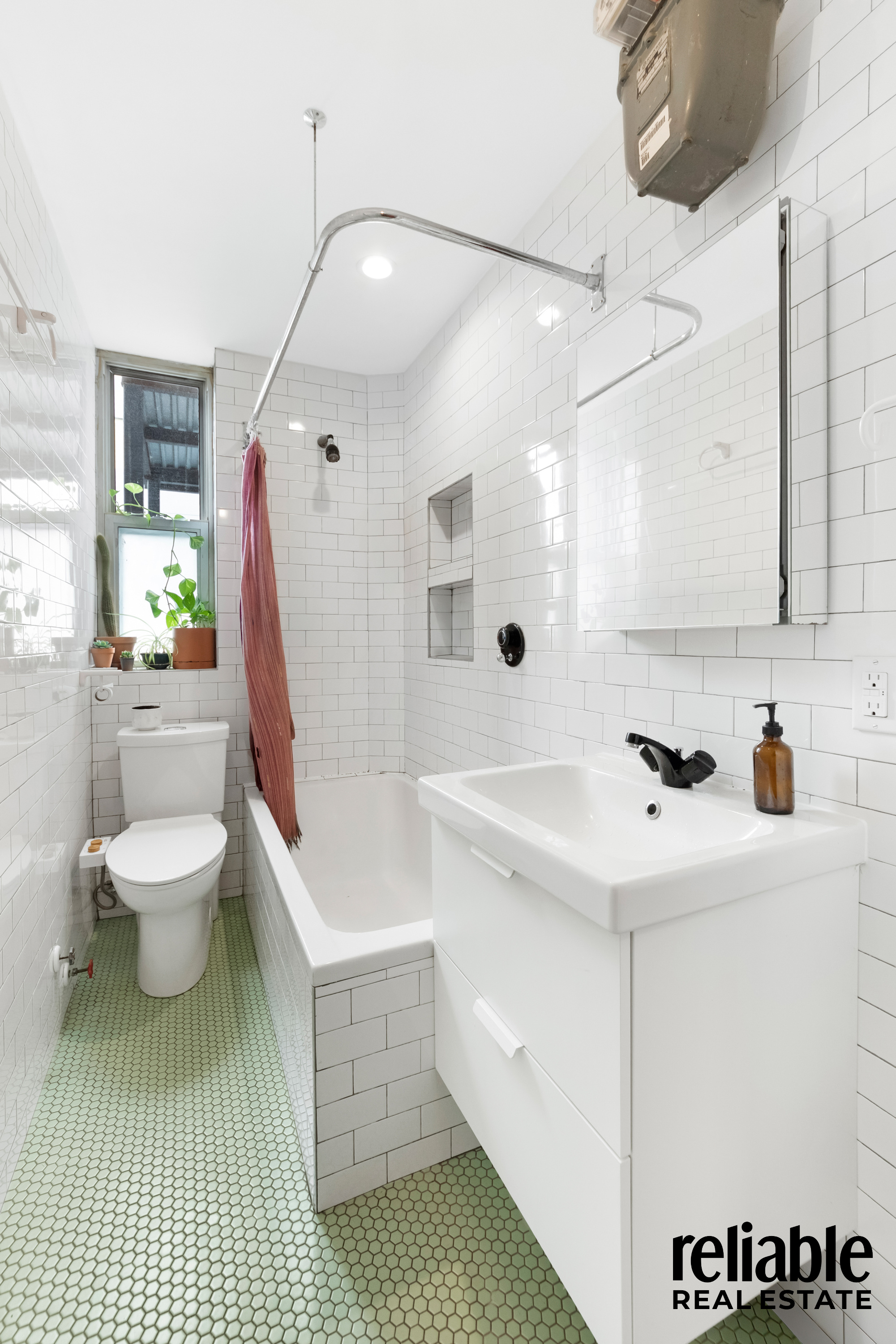 Brooklyn, New York, 11211, United States, 2 Bedrooms Bedrooms, ,1 BathroomBathrooms,Residential,For Sale,1959081