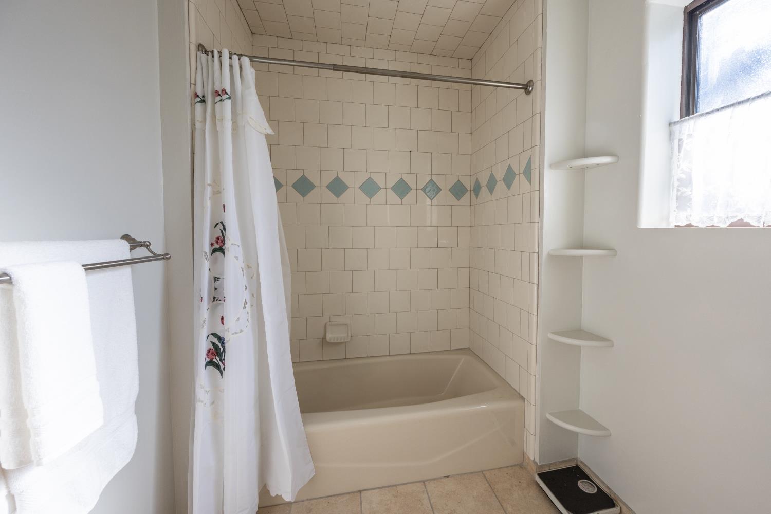 Yosemite West, California, 95389, United States, 5 Bedrooms Bedrooms, ,4 BathroomsBathrooms,Residential,For Sale,2005695