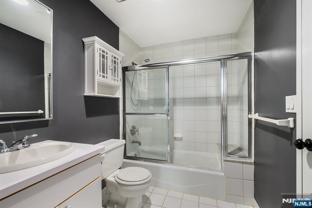 Weehawken, New Jersey, 07086, United States, 1 Bedroom Bedrooms, ,1 BathroomBathrooms,Residential,For Sale,1967965