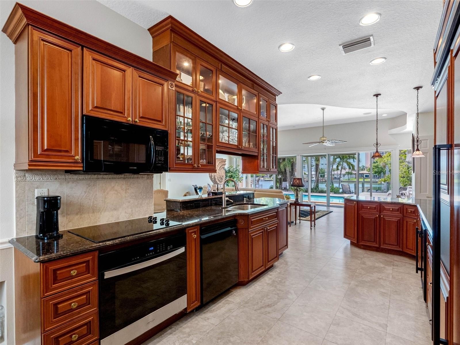 CLEARWATER BEACH, Florida, 33767, United States, 3 Bedrooms Bedrooms, ,3 BathroomsBathrooms,Residential,For Sale,1979132