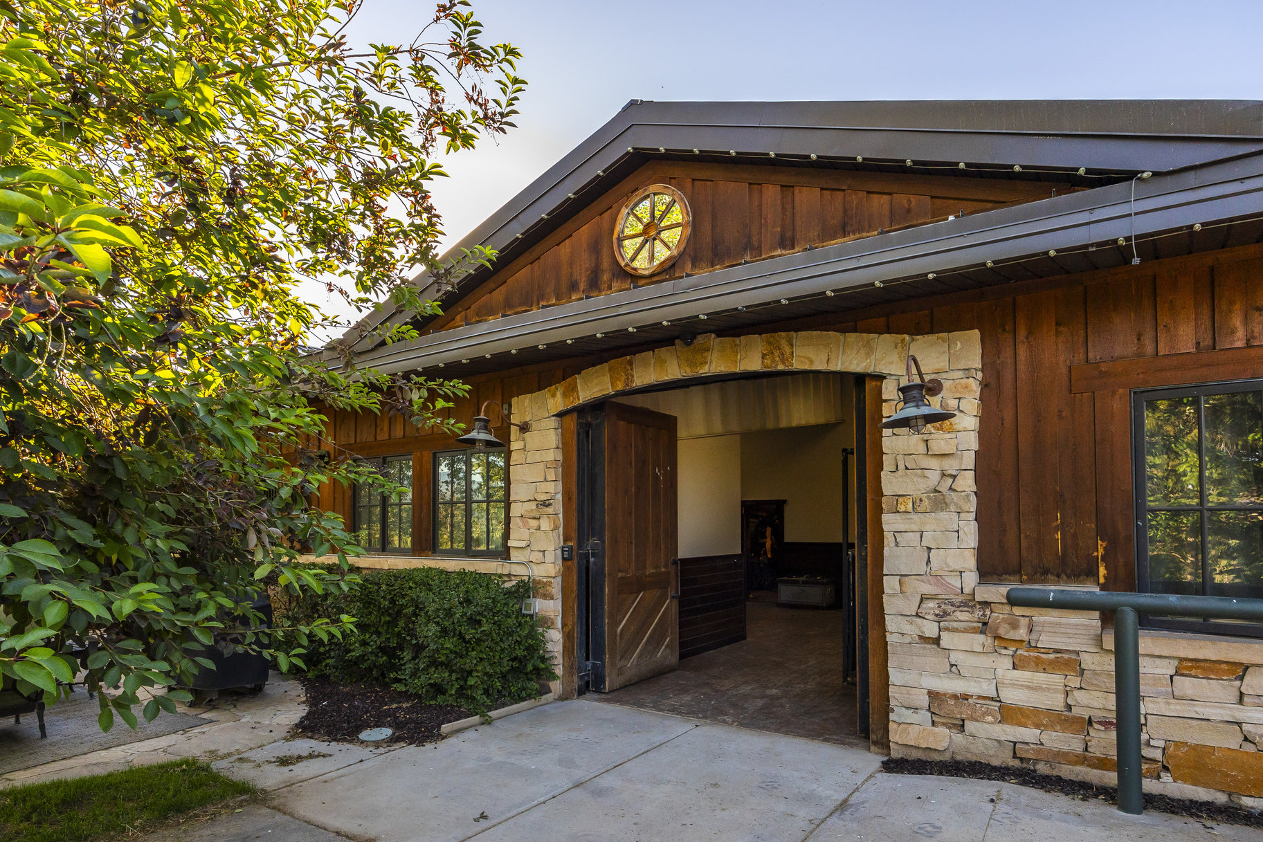  A RARE MODERN MOUNTAIN ESTATE WITH AN EXTRAORDINARY EQUESTRIAN FACILITY - 物件實景