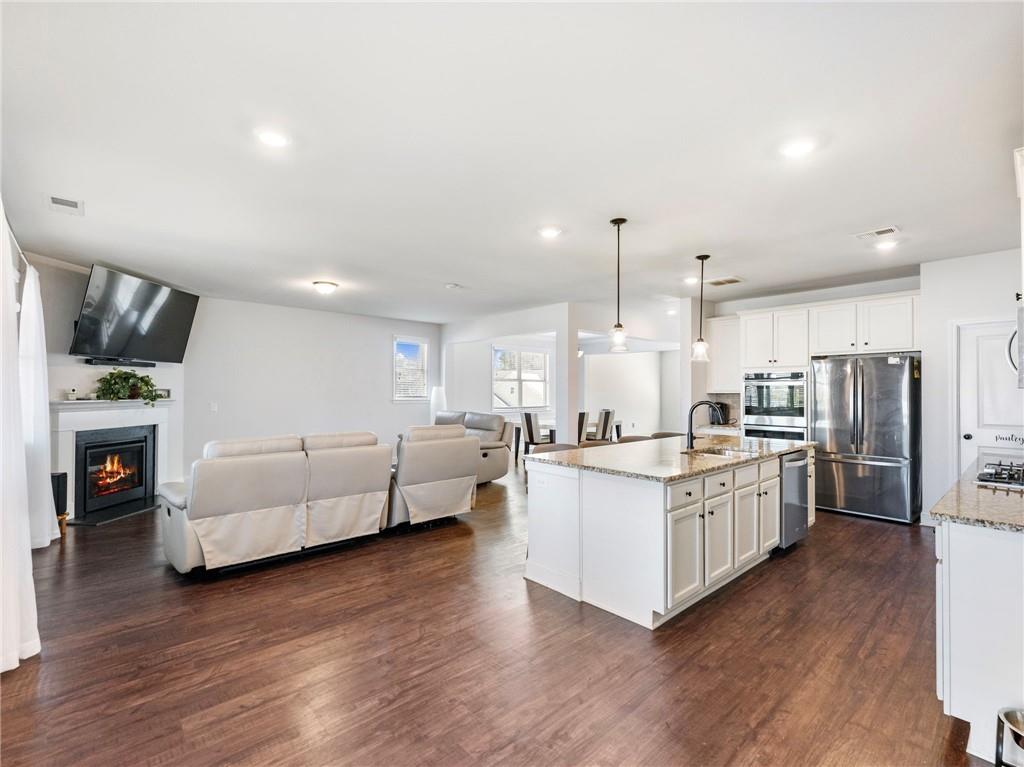 Cumming, Georgia, 30028, United States, 5 Bedrooms Bedrooms, ,4 BathroomsBathrooms,Residential,For Sale,2010449