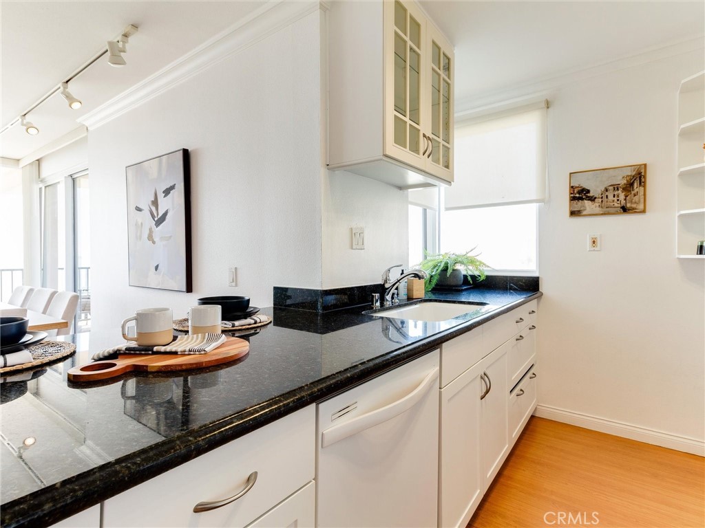 Long Beach, California, 90802, United States, 2 Bedrooms Bedrooms, ,Residential,For Sale,1905979