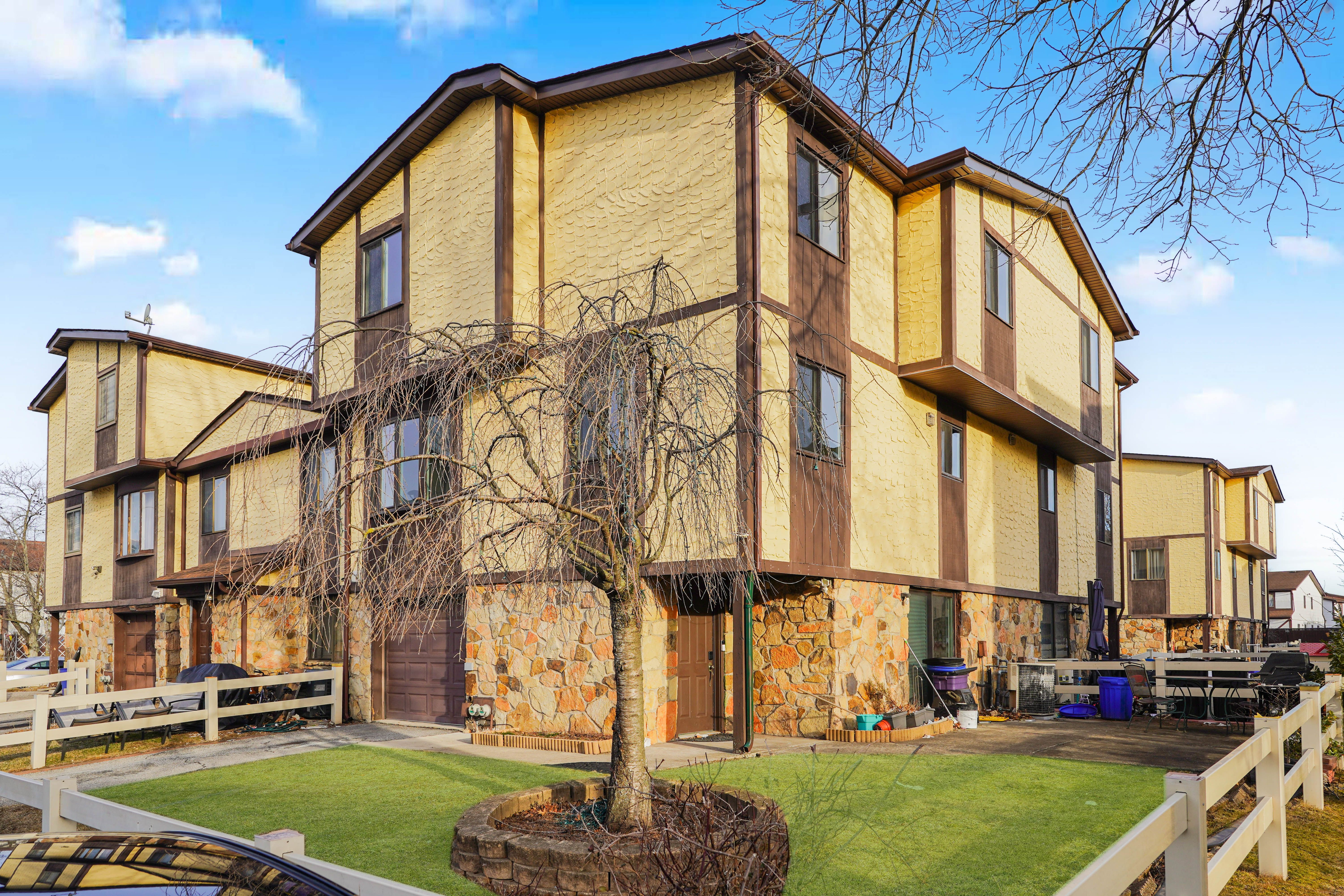 Staten Island, New York, 10314, United States, 3 Bedrooms Bedrooms, ,2 BathroomsBathrooms,Residential,For Sale,1924419