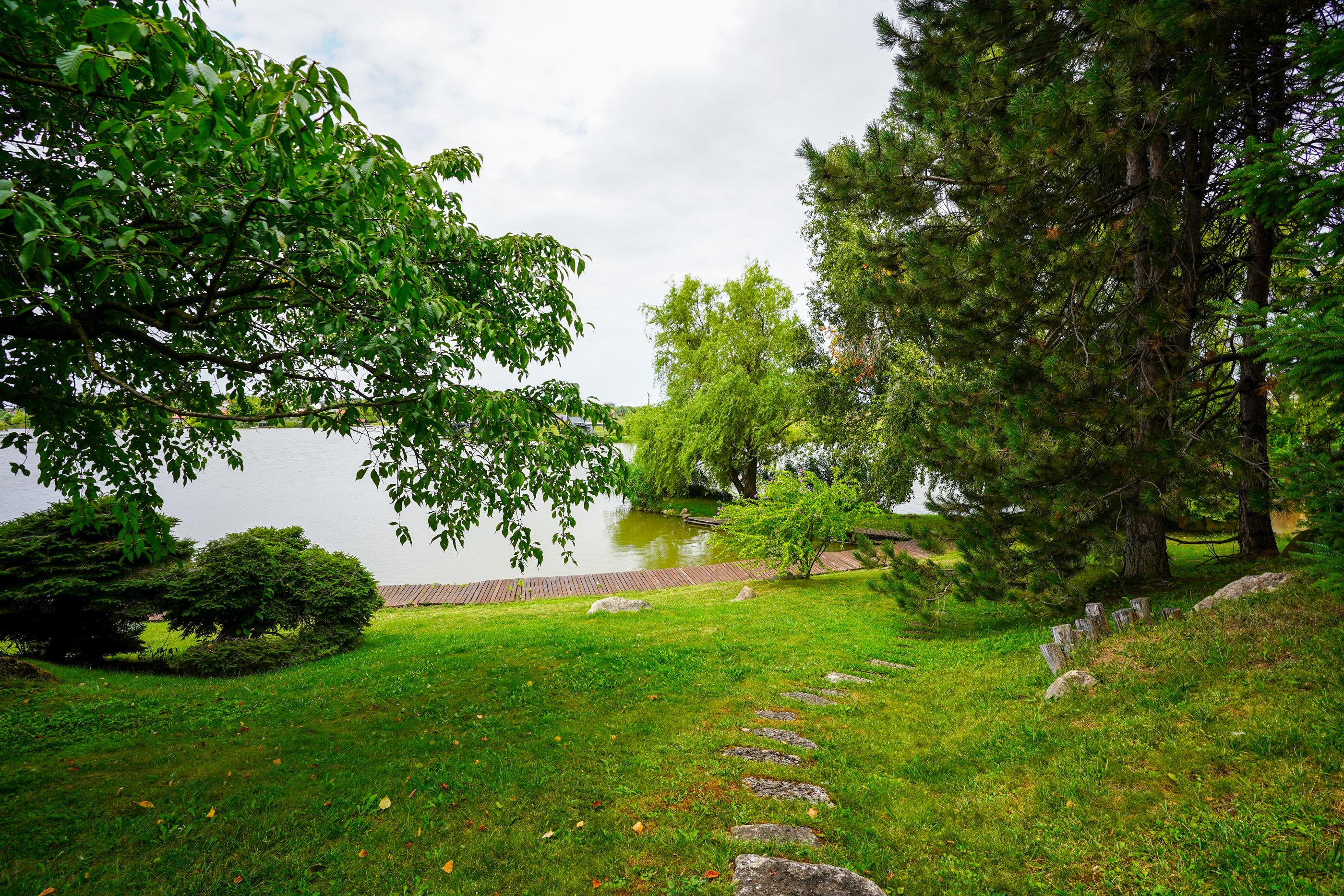  Villa with Private Peninsula and Panoramic Lake Views, Corbeanca - 物件實景
