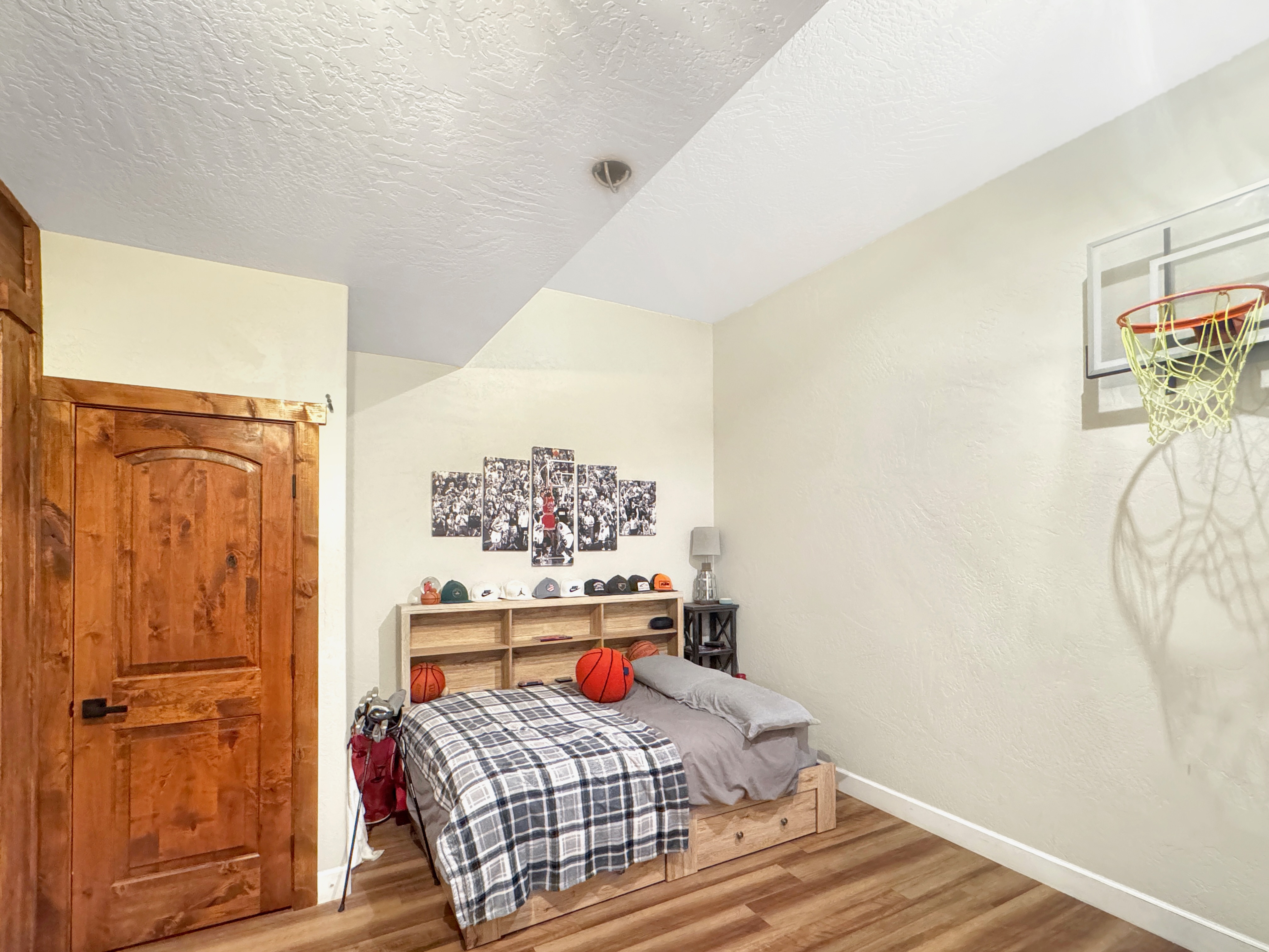 Sagle, Idaho, 83860, United States, 3 Bedrooms Bedrooms, ,3 BathroomsBathrooms,Residential,For Sale,1792364
