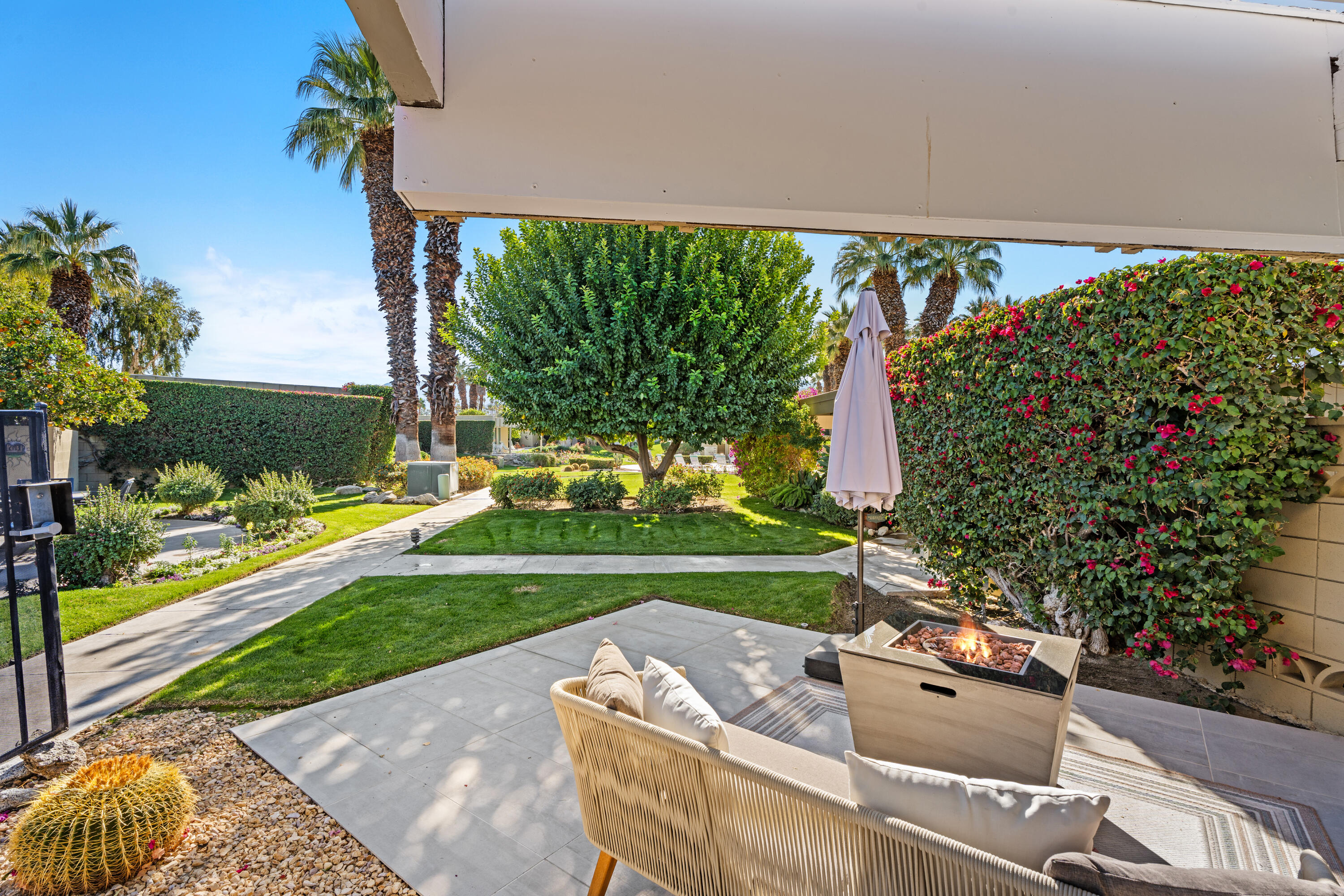 Palm Desert, California, 92260, United States, 2 Bedrooms Bedrooms, ,1 BathroomBathrooms,Residential,For Sale,1994771