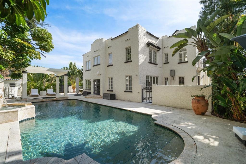 St Petersburg, Florida, 33707, United States, 5 Bedrooms Bedrooms, ,9 BathroomsBathrooms,Residential,For Sale,2000985