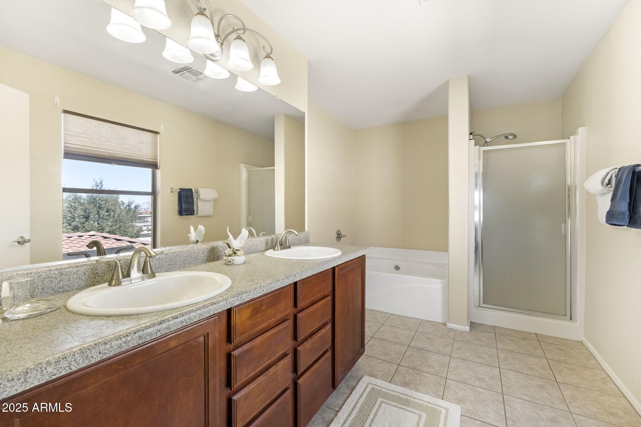 Phoenix, Arizona, 85042, United States, 5 Bedrooms Bedrooms, ,Residential,For Sale,1957752