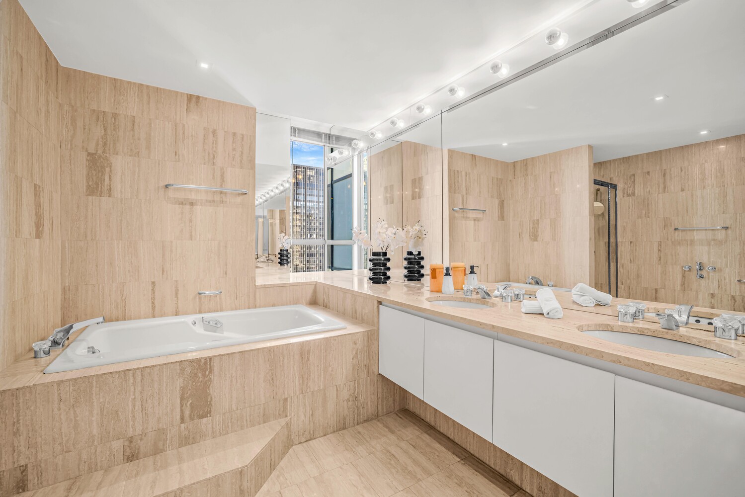 New York City, New York, 10019, United States, 3 Bedrooms Bedrooms, ,4 BathroomsBathrooms,Residential,For Sale,2000740