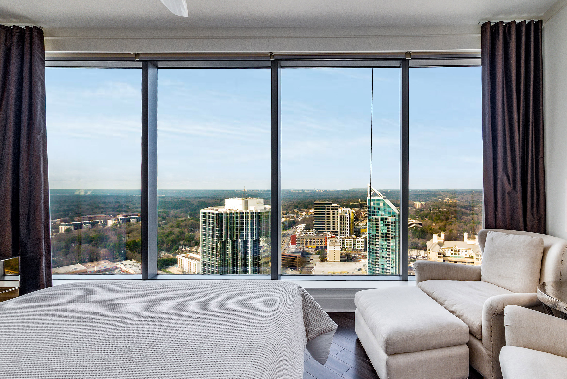  Exceptional Corner Unit with Stunning Skyline Views - 物件實景