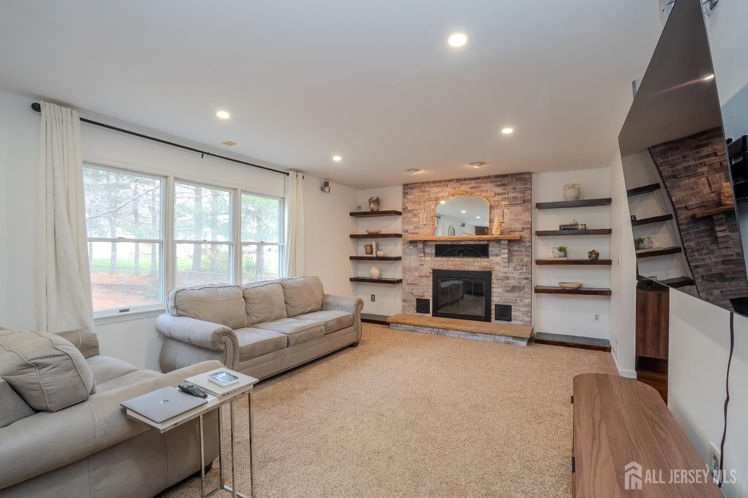 North Brunswick, New Jersey, 08902, United States, 5 Bedrooms Bedrooms, ,3 BathroomsBathrooms,Residential,For Sale,2002843