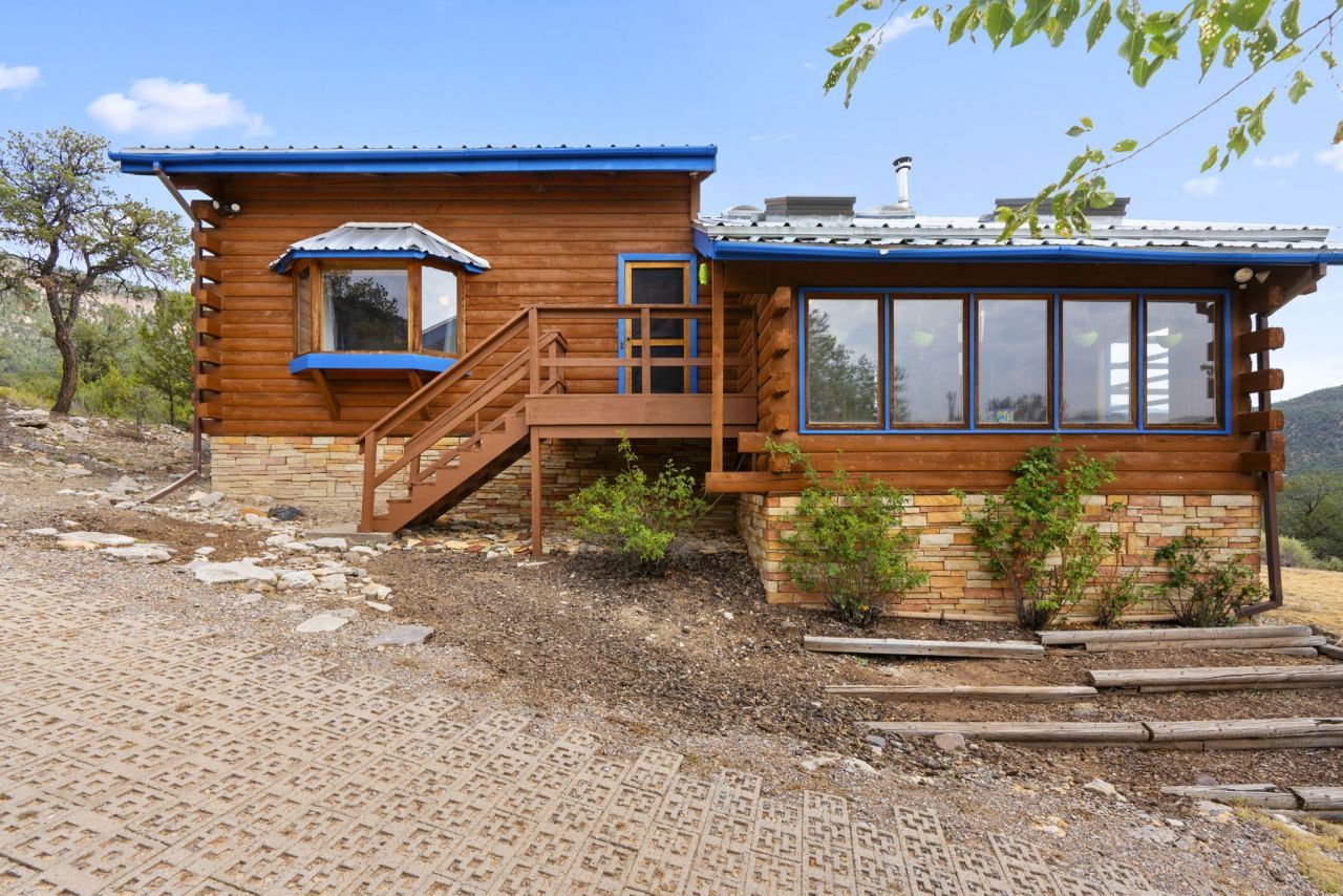 Jemez Springs, New Mexico, 87025, United States, 3 Bedrooms Bedrooms, ,3 BathroomsBathrooms,Residential,For Sale,1912004
