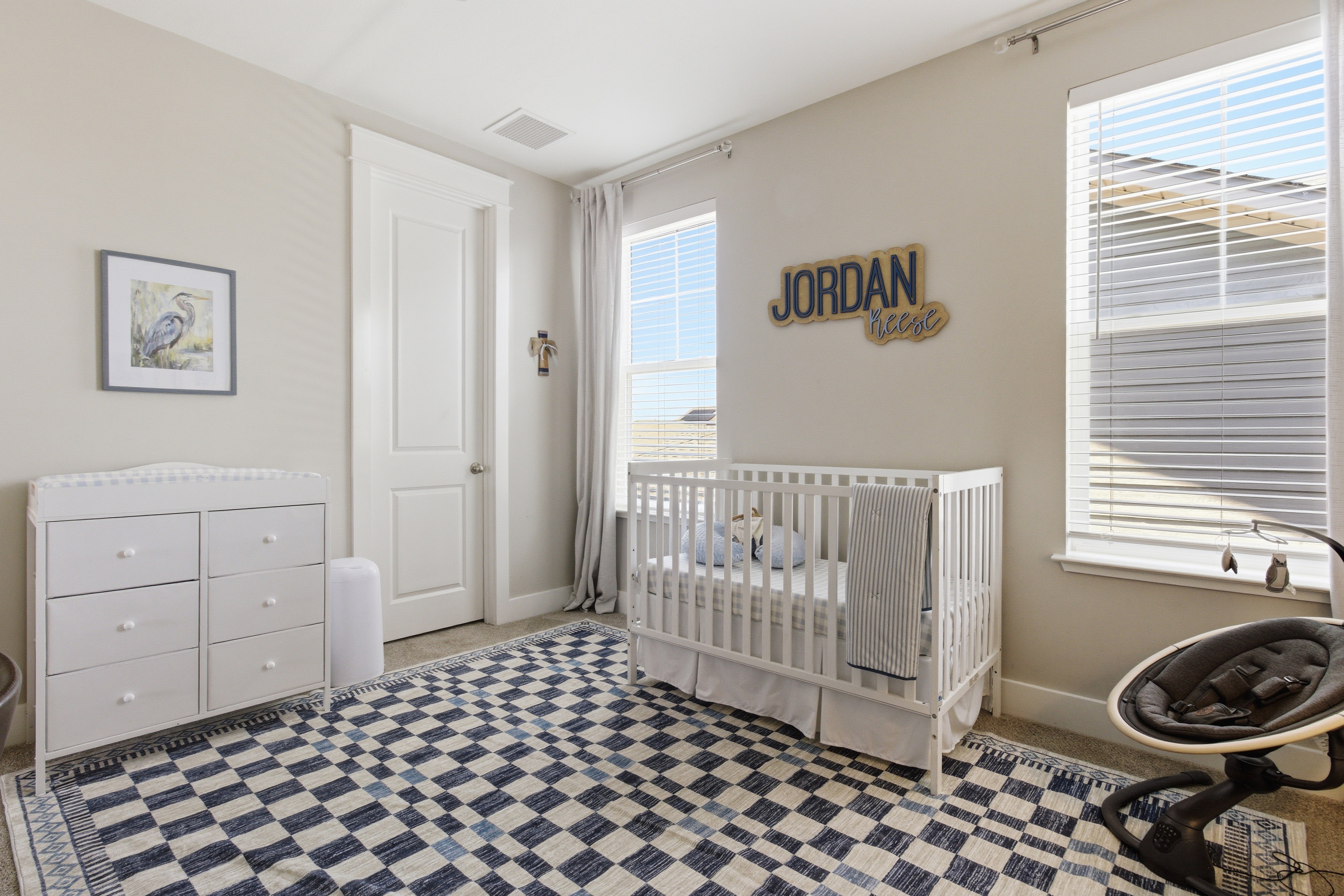  Spacious Corner-Lot Retreat With Flexible Living - 物件實景