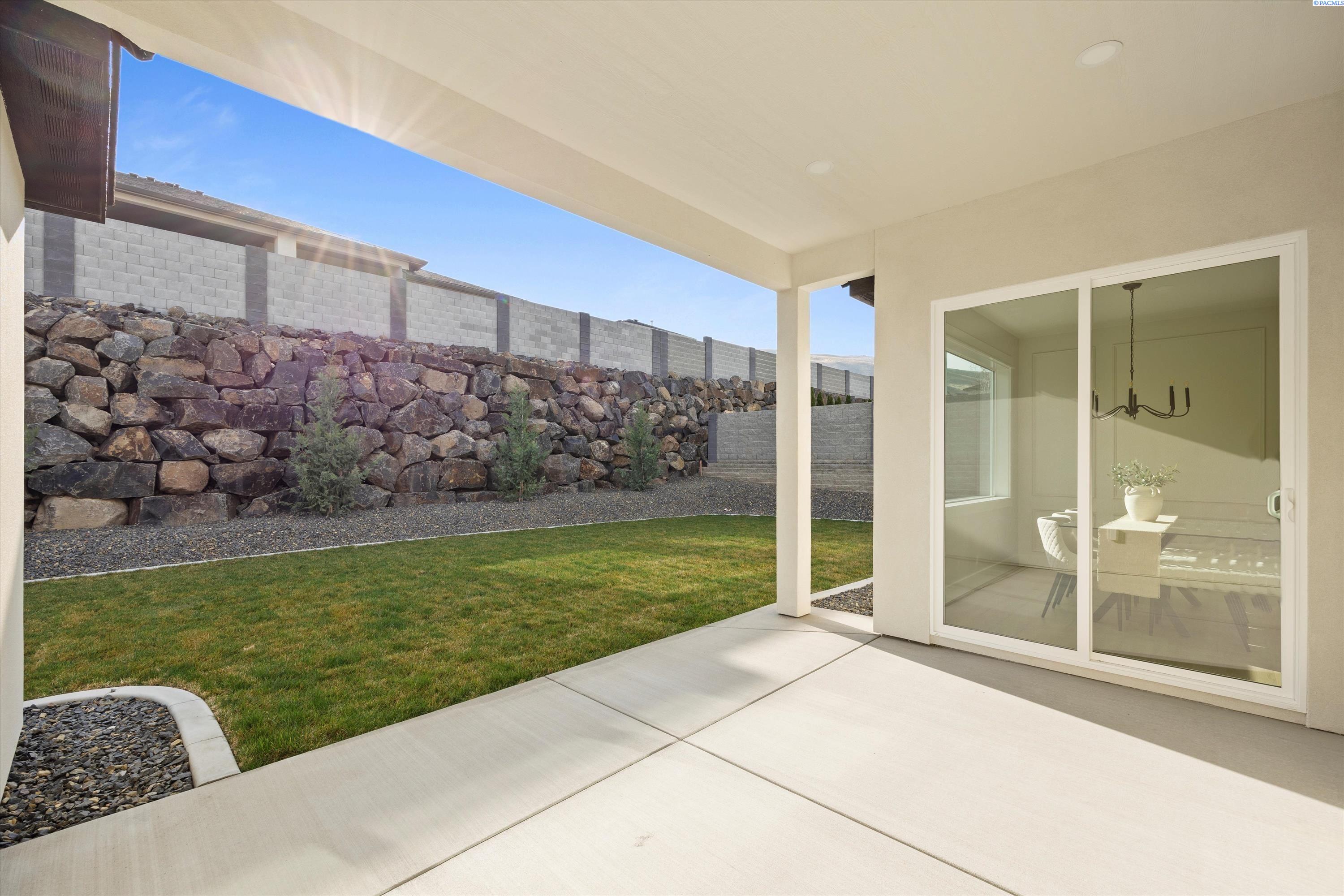 Richland, Washington, 99352, United States, 4 Bedrooms Bedrooms, ,3 BathroomsBathrooms,Residential,For Sale,1991503