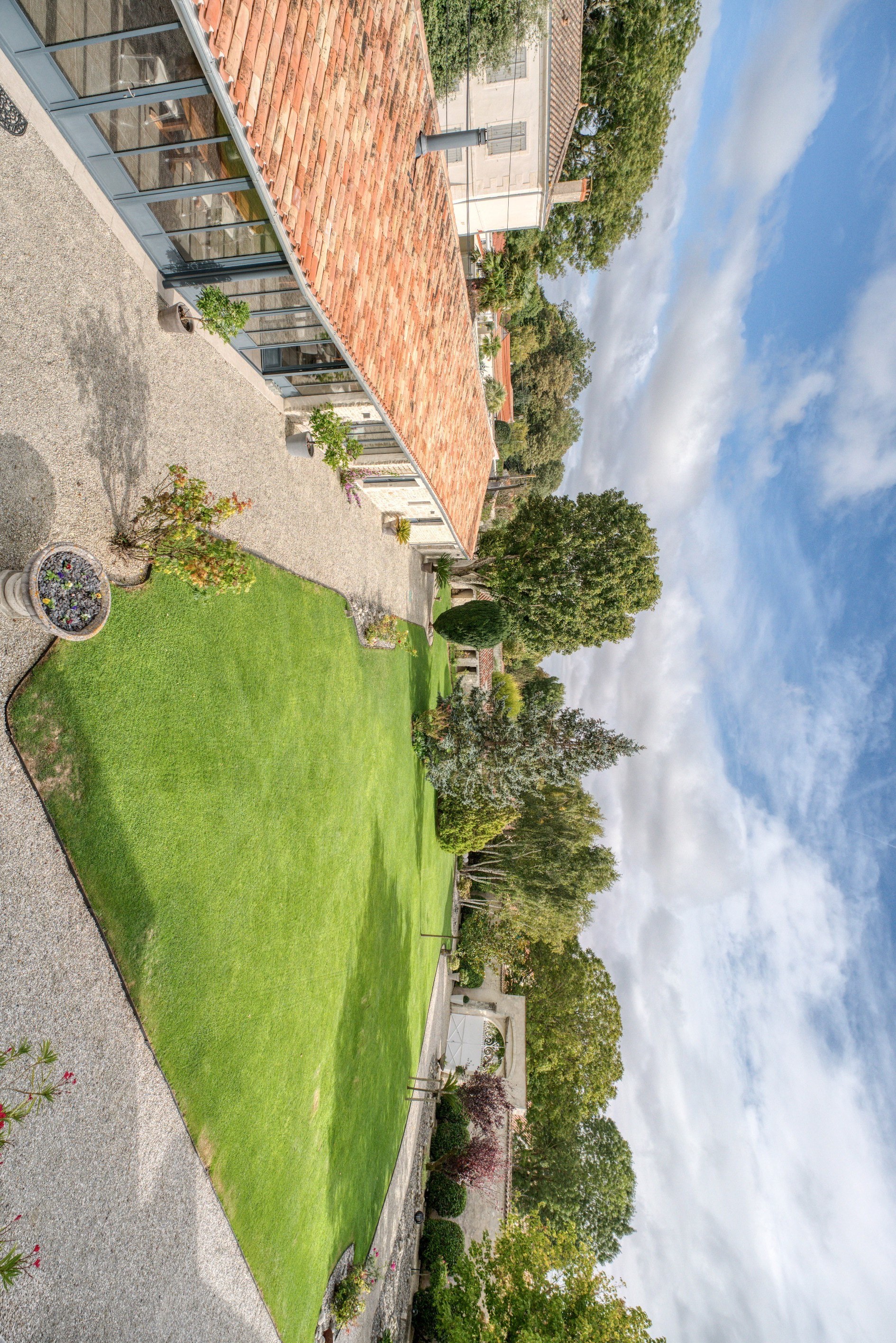  Magnificent property completely renovated with great potential - 物件實景