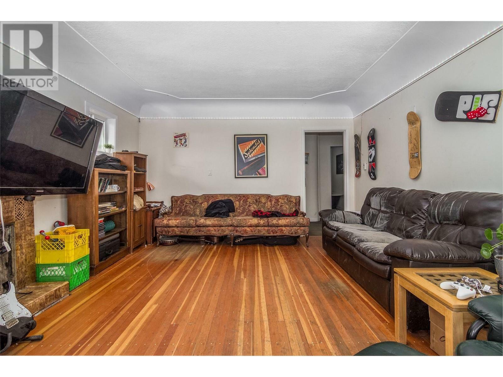 KELOWNA, British Columbia, V1Y 5P7, CA, 3 Bedrooms Bedrooms, ,1 BathroomBathrooms,Residential,For Sale,1837730