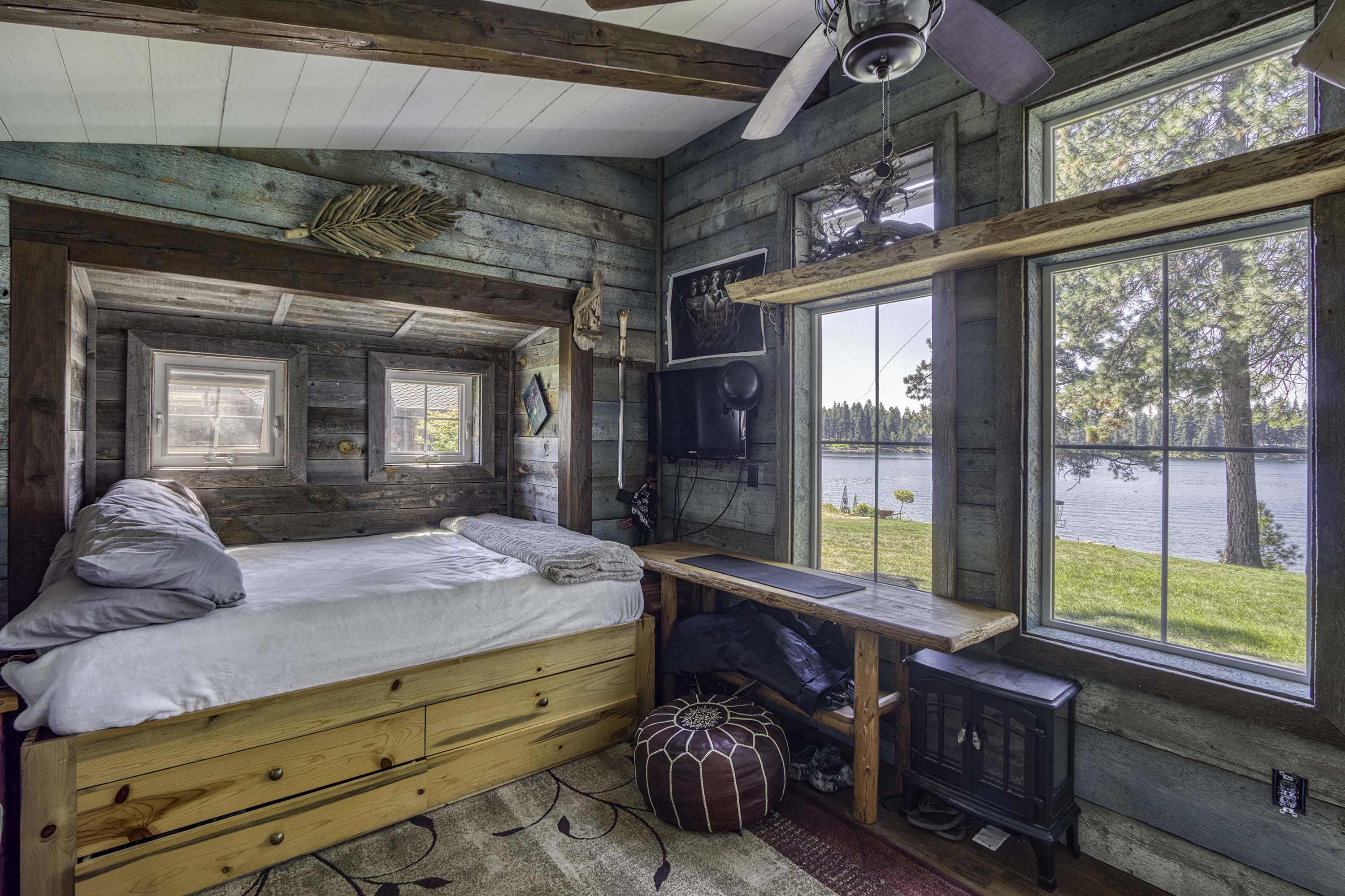 Sandpoint, Idaho, 83864, United States, 2 Bedrooms Bedrooms, ,4 BathroomsBathrooms,Residential,For Sale,1806623