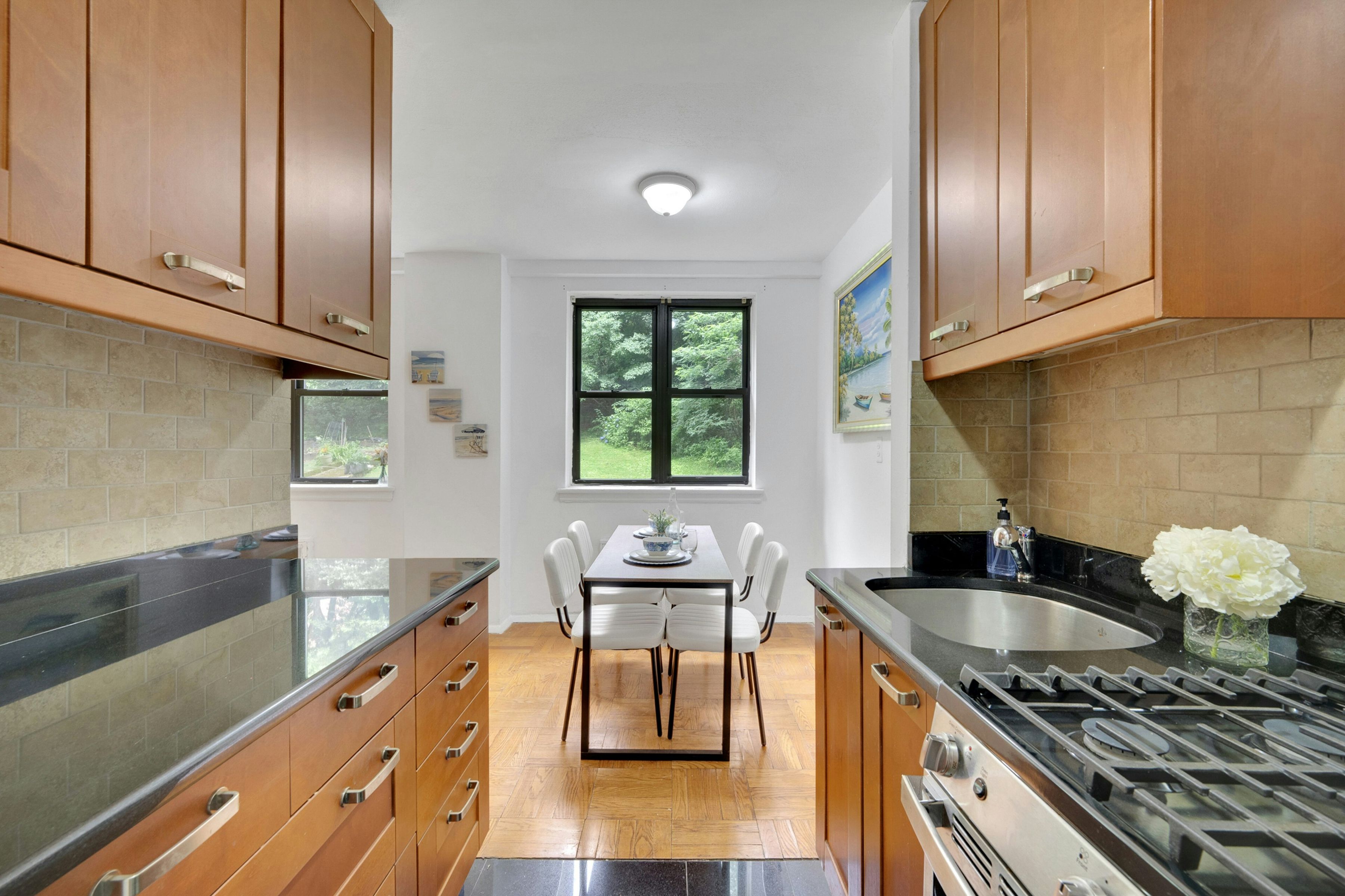  735 Kappock Street - 物件實景