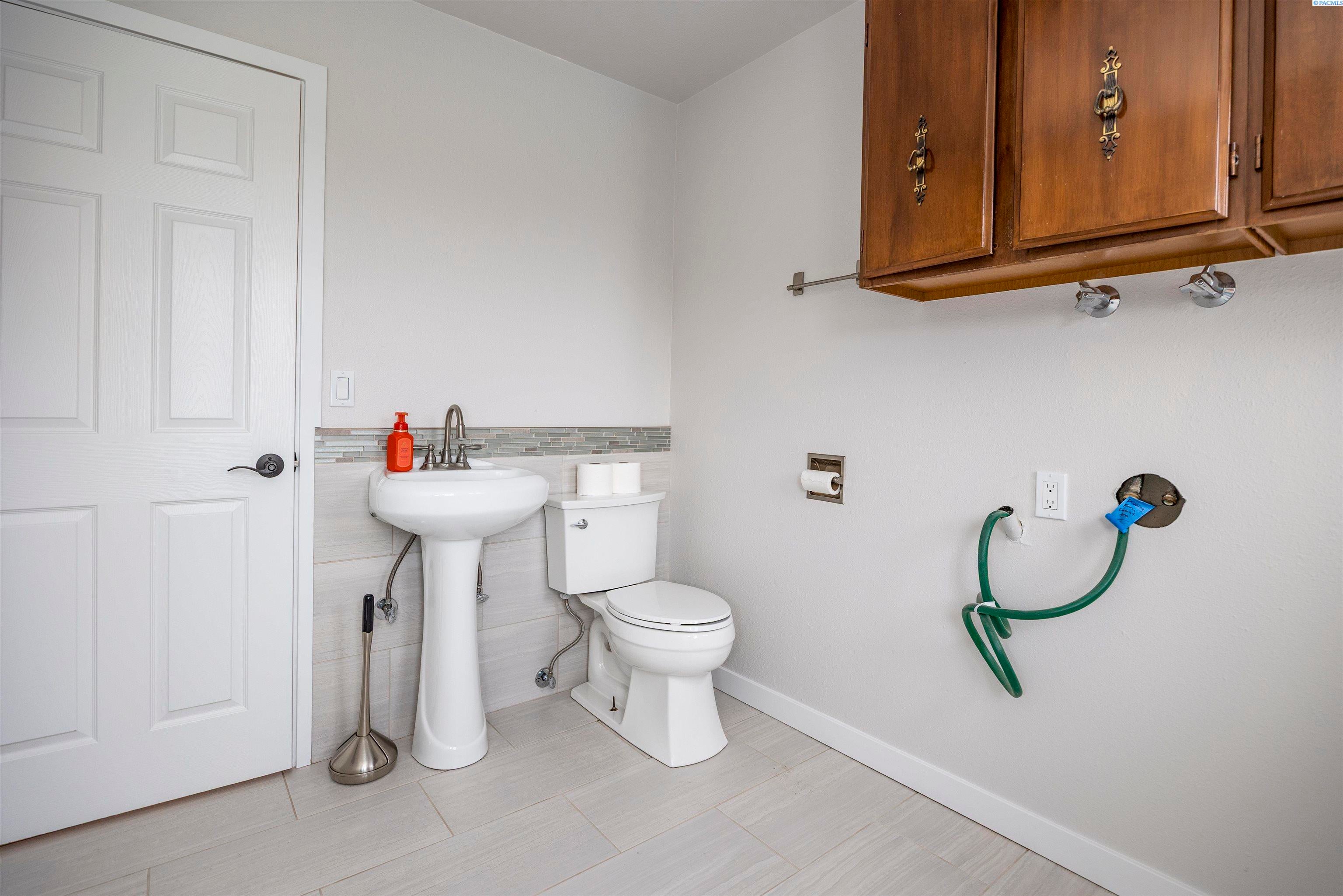 Grandview, Washington, 98930, United States, 4 Bedrooms Bedrooms, ,3 BathroomsBathrooms,Residential,For Sale,2007847