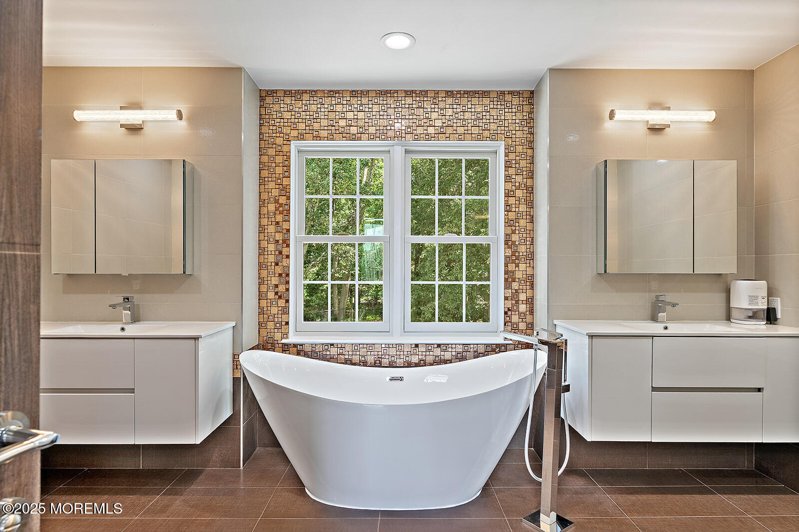 Jackson, New Jersey, 08527, United States, 4 Bedrooms Bedrooms, ,4 BathroomsBathrooms,Residential,For Sale,1975886