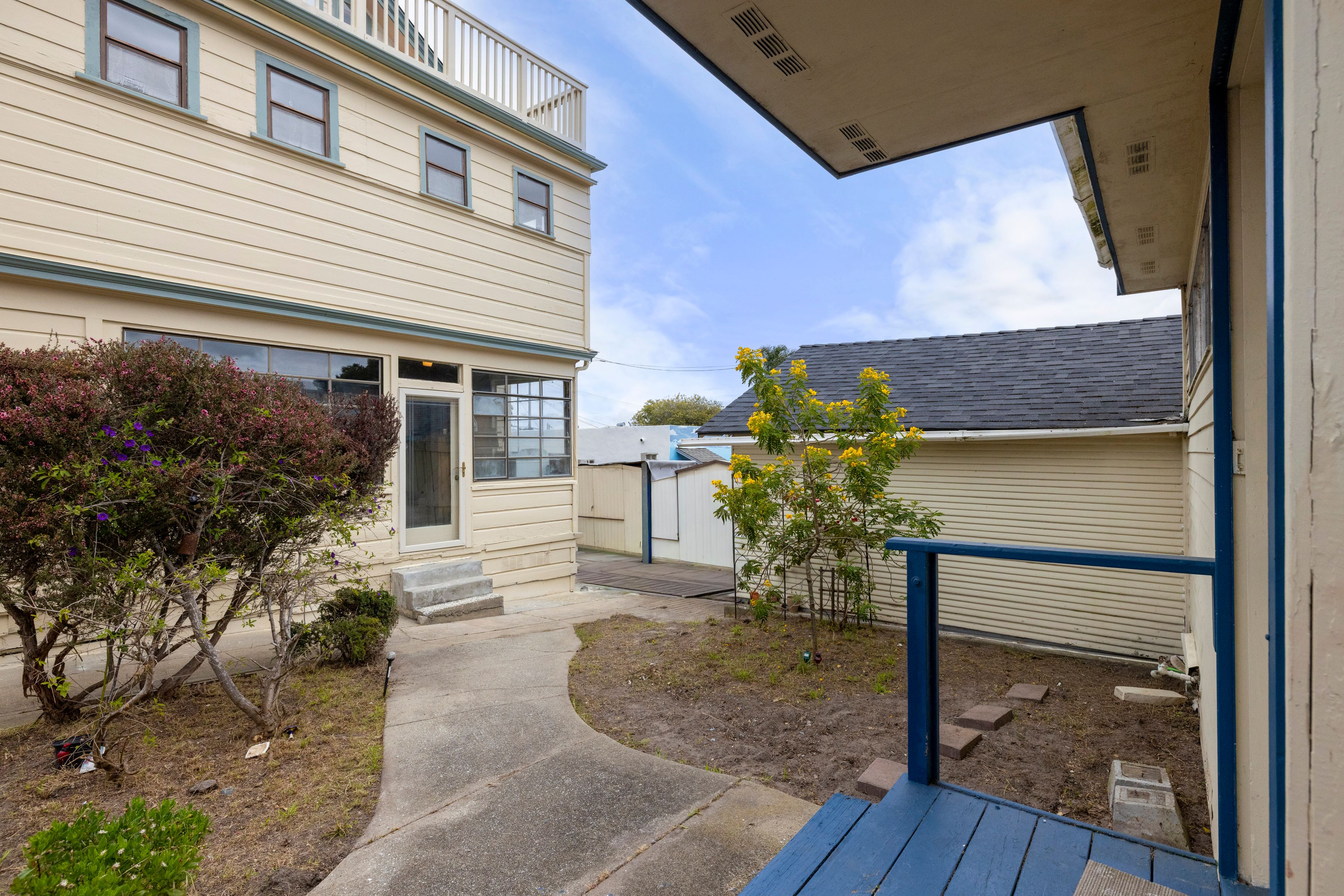  947 West Franklin Street - 物件實景