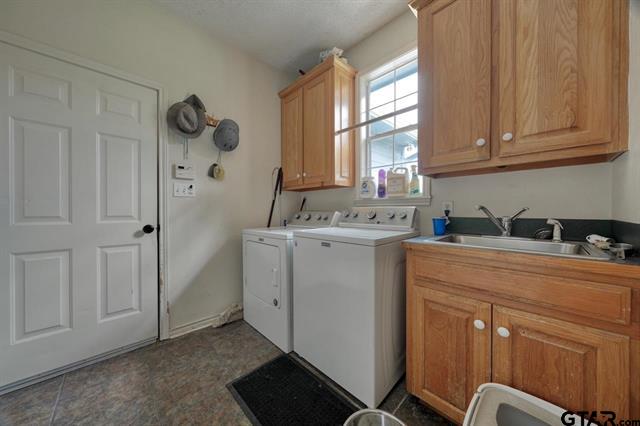 Lindale, Texas, 75771, United States, 4 Bedrooms Bedrooms, ,3 BathroomsBathrooms,Residential,For Sale,1937057