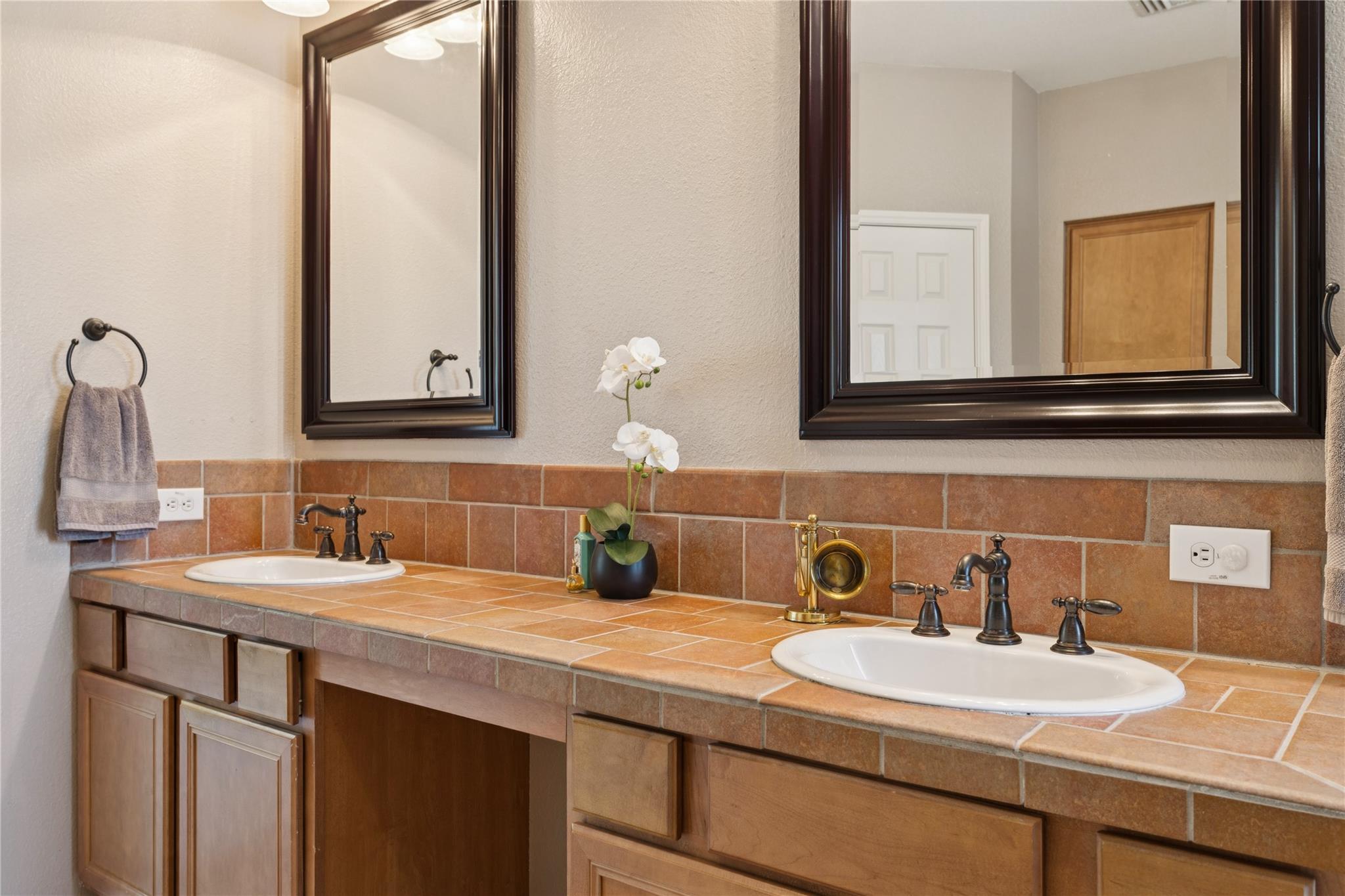 Austin, Texas, 78734, United States, 4 Bedrooms Bedrooms, ,2 BathroomsBathrooms,Residential,For Sale,1982359