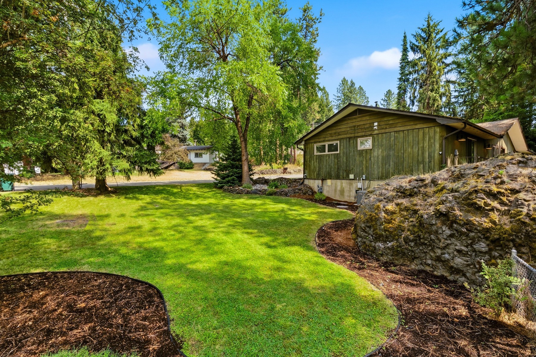  1023 N Crestline Dr - 物件實景