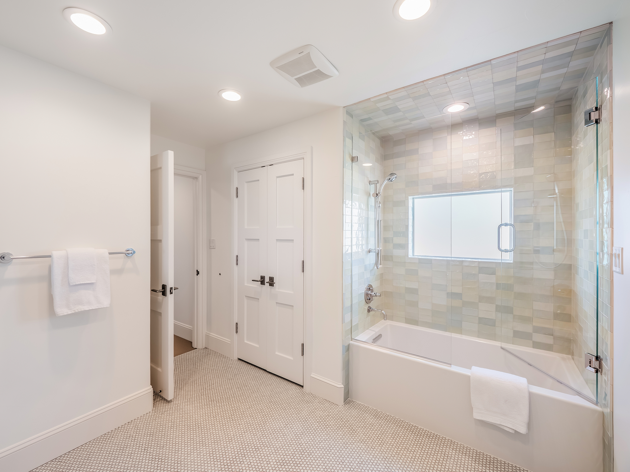  Beautifully Reimagined Custom Home - 物件實景