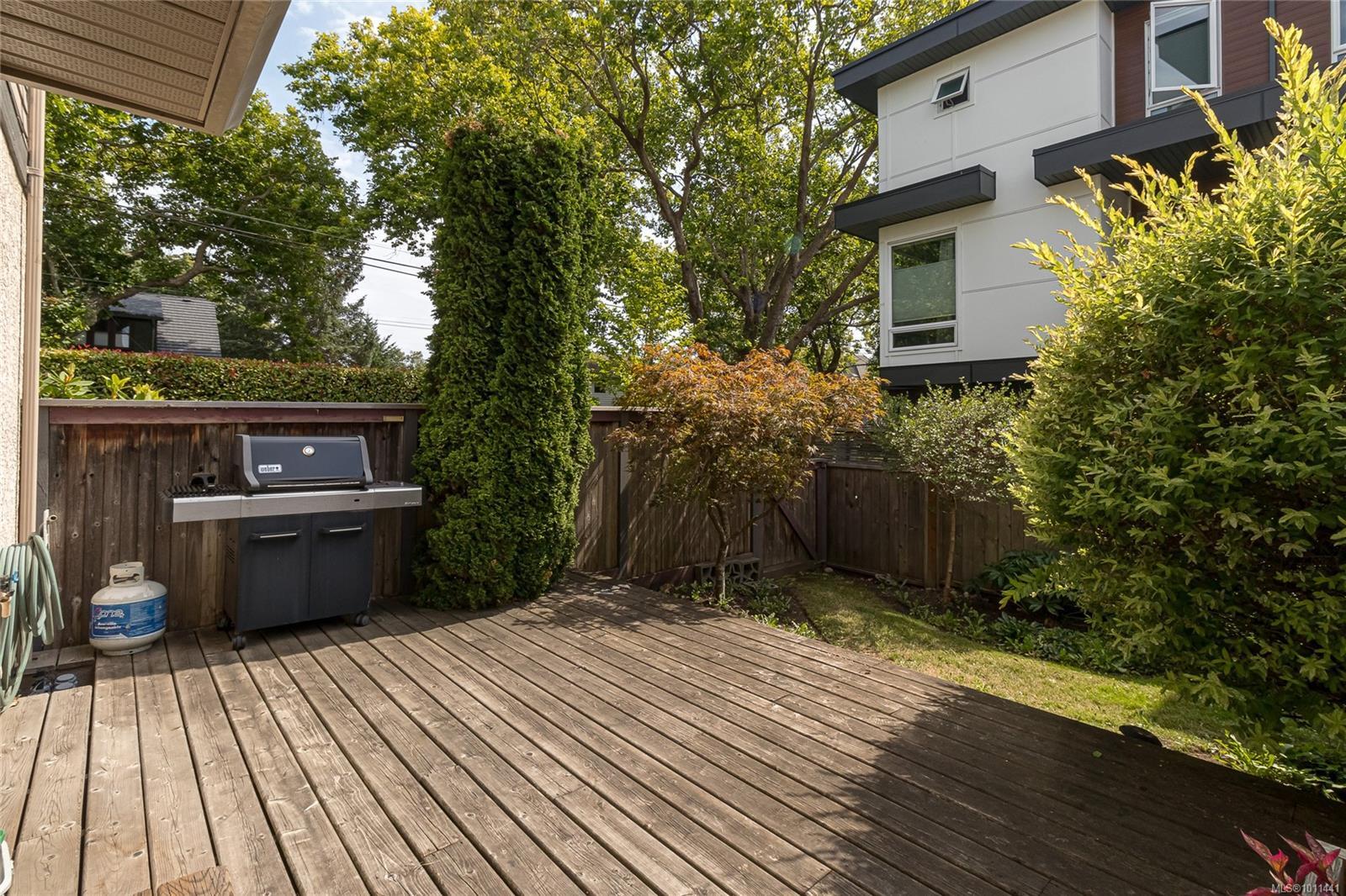 VICTORIA, British Columbia, V8R 4M4, CA, 3 Bedrooms Bedrooms, ,Residential,For Sale,1951151