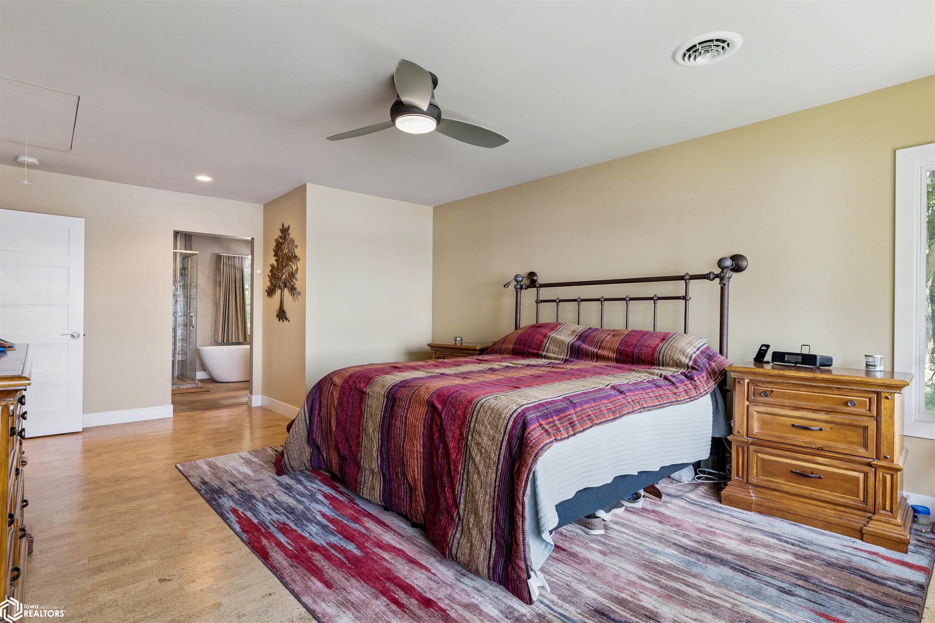 Burlington, Iowa, 52601, United States, 3 Bedrooms Bedrooms, ,3 BathroomsBathrooms,Residential,For Sale,1879200