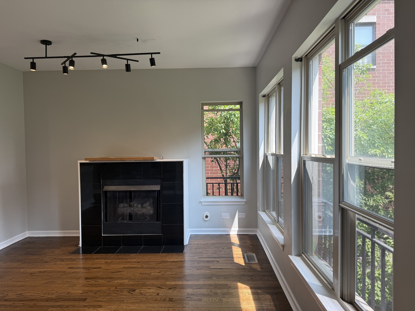 Chicago, Illinois, 60610, United States, 3 Bedrooms Bedrooms, ,3 BathroomsBathrooms,Residential,For Sale,1928637