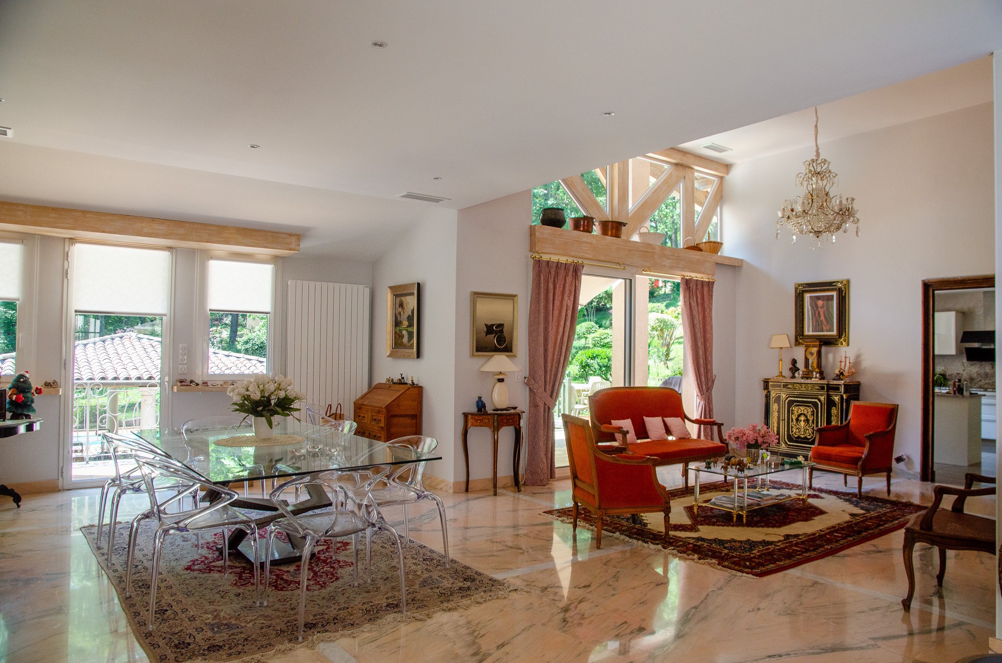  Superb property set in landscaped grounds near an 18-hole golf course. - 物件實景